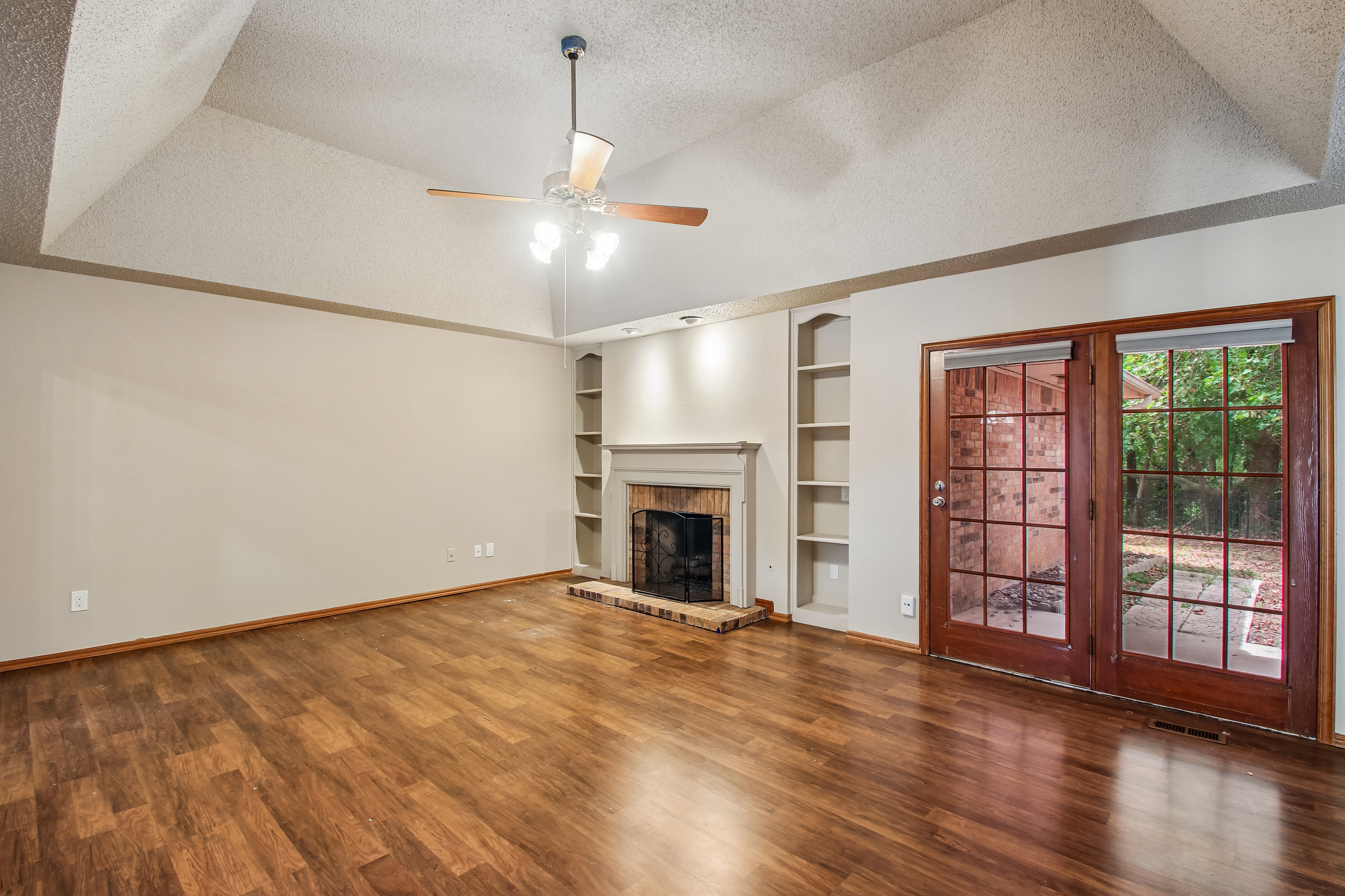Photo 10 of 57 of 1536 Creekside Dr, Norman, OK