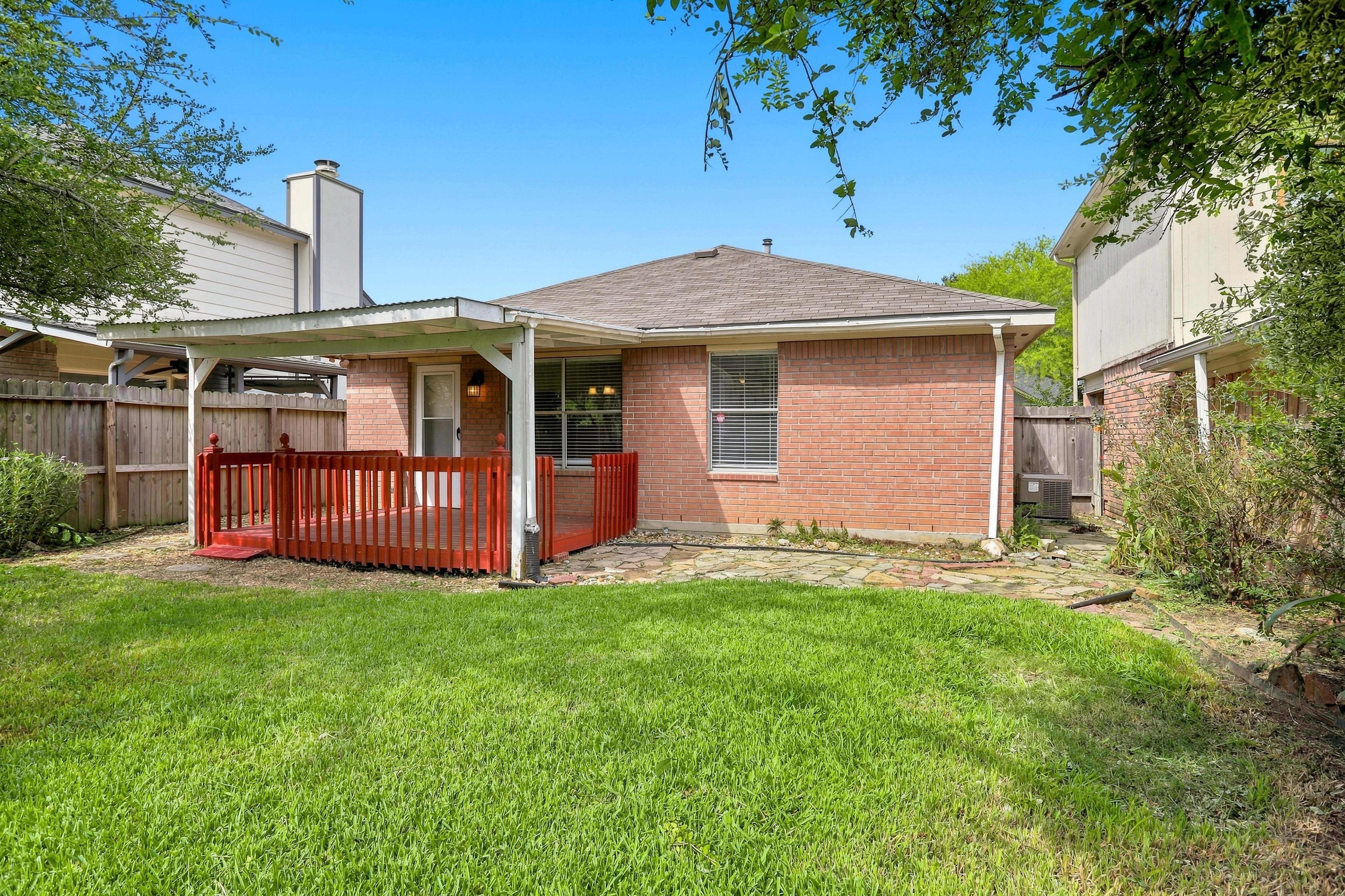 Photo 5 of 26 of 22906 Sherioaks Ln, Spring, TX