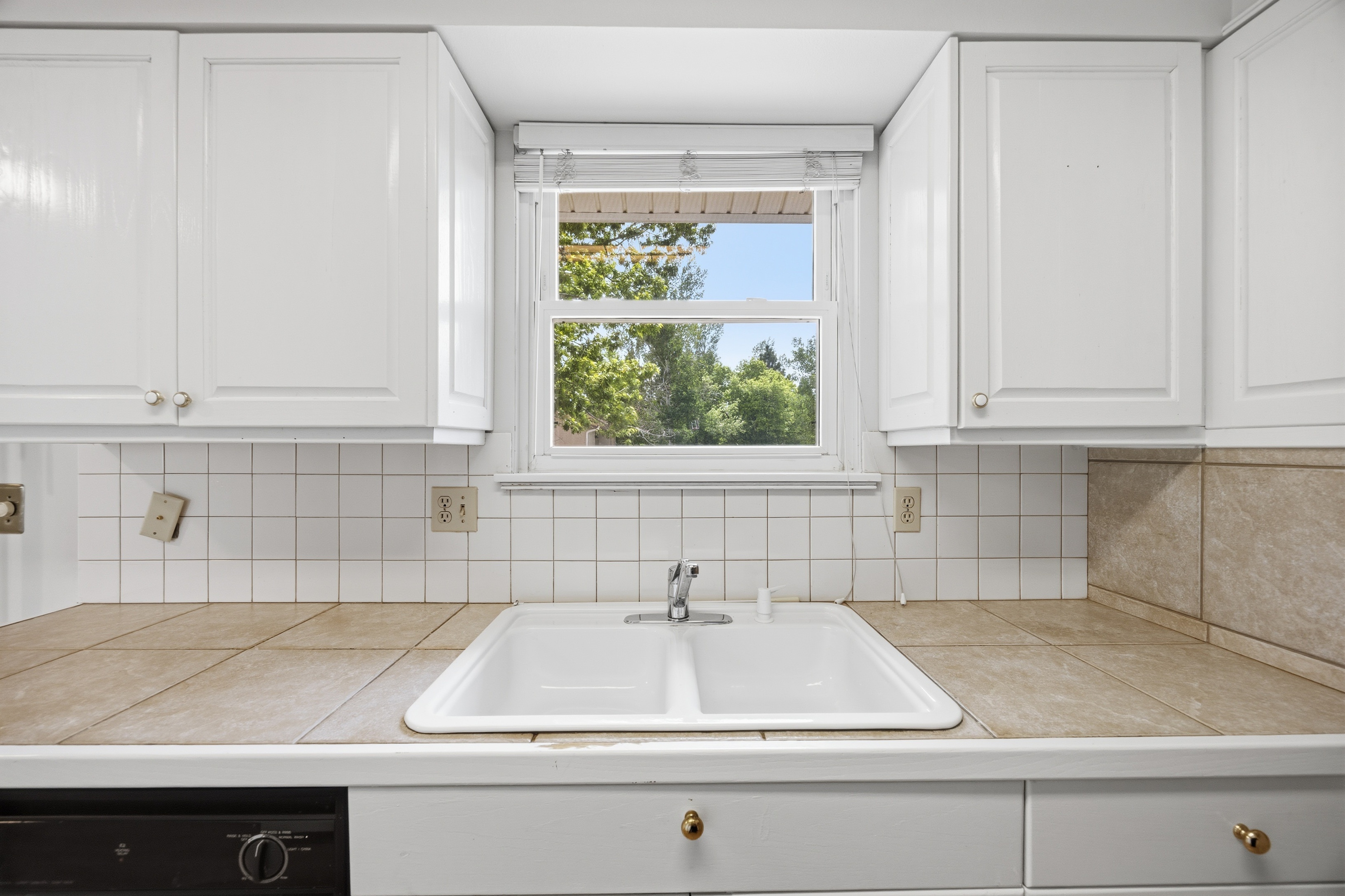 Photo 12 of 34 of 3045 Zephyr Dr, Colorado Springs, CO