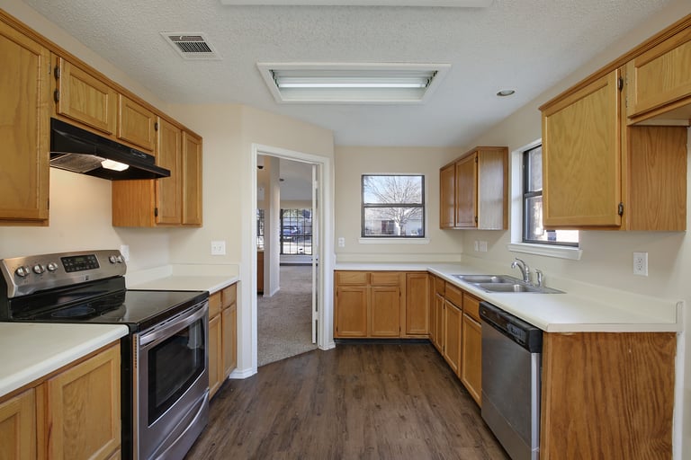 Photo 17 of 31 - 2716 Poplar Spring Rd, Fort Worth, TX 76123