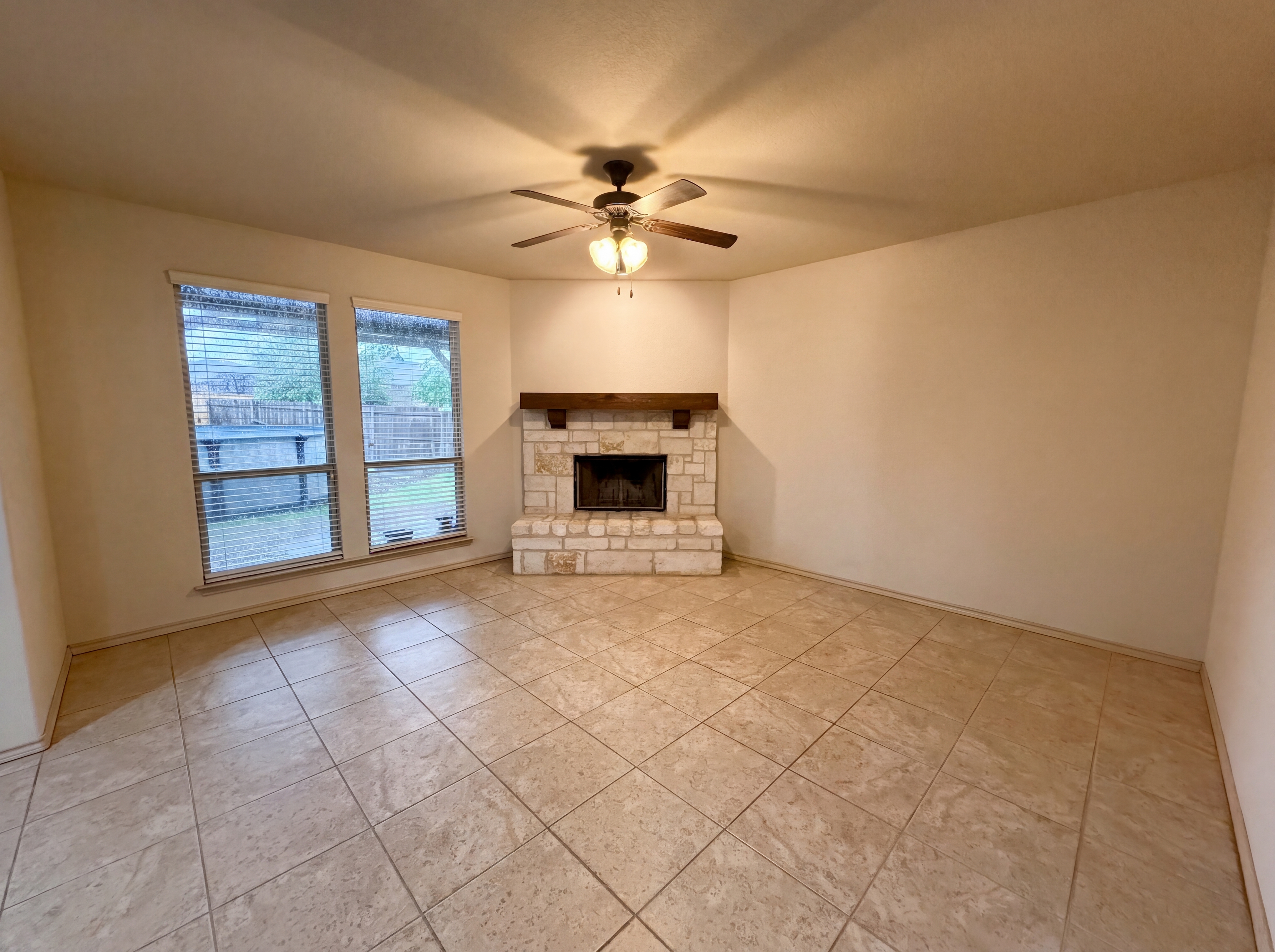 Photo 3 of 19 of 1217 Ashley Dr, Weatherford, TX