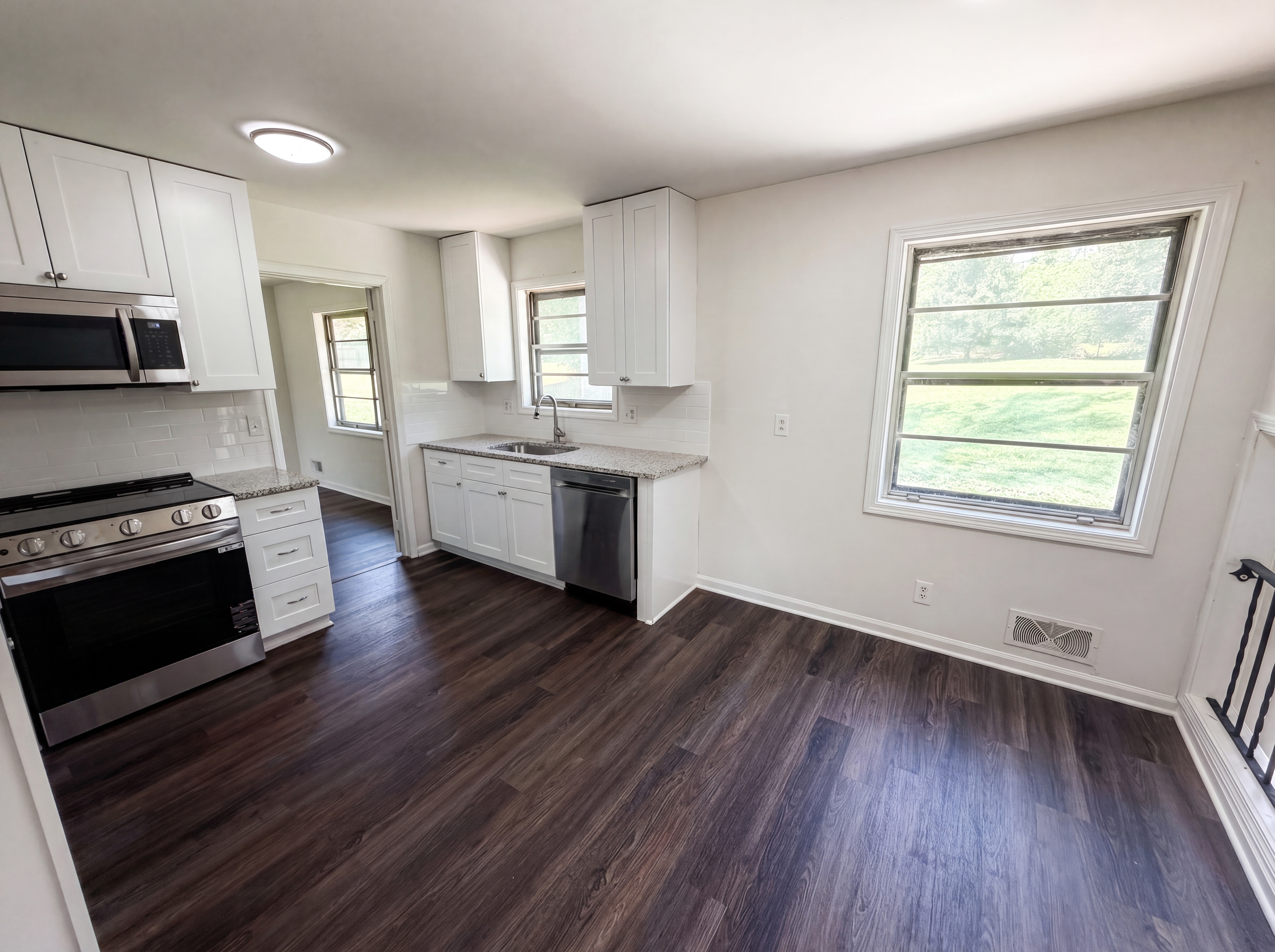 Photo 2 of 33 of 2904 Marlin Dr, Atlanta, GA