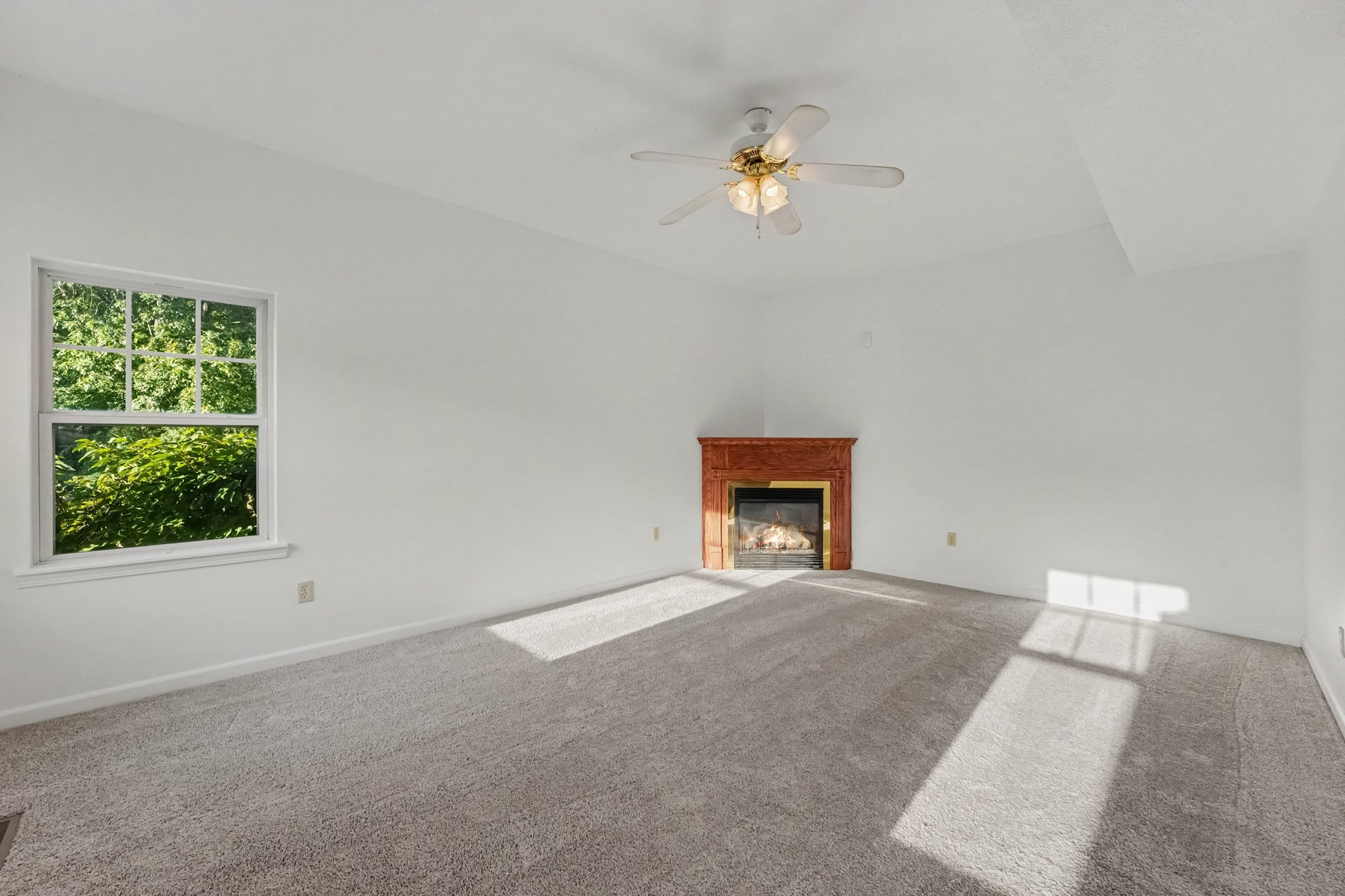 Photo 3 of 18 of 4982 Penny Ln, North Olmsted, OH