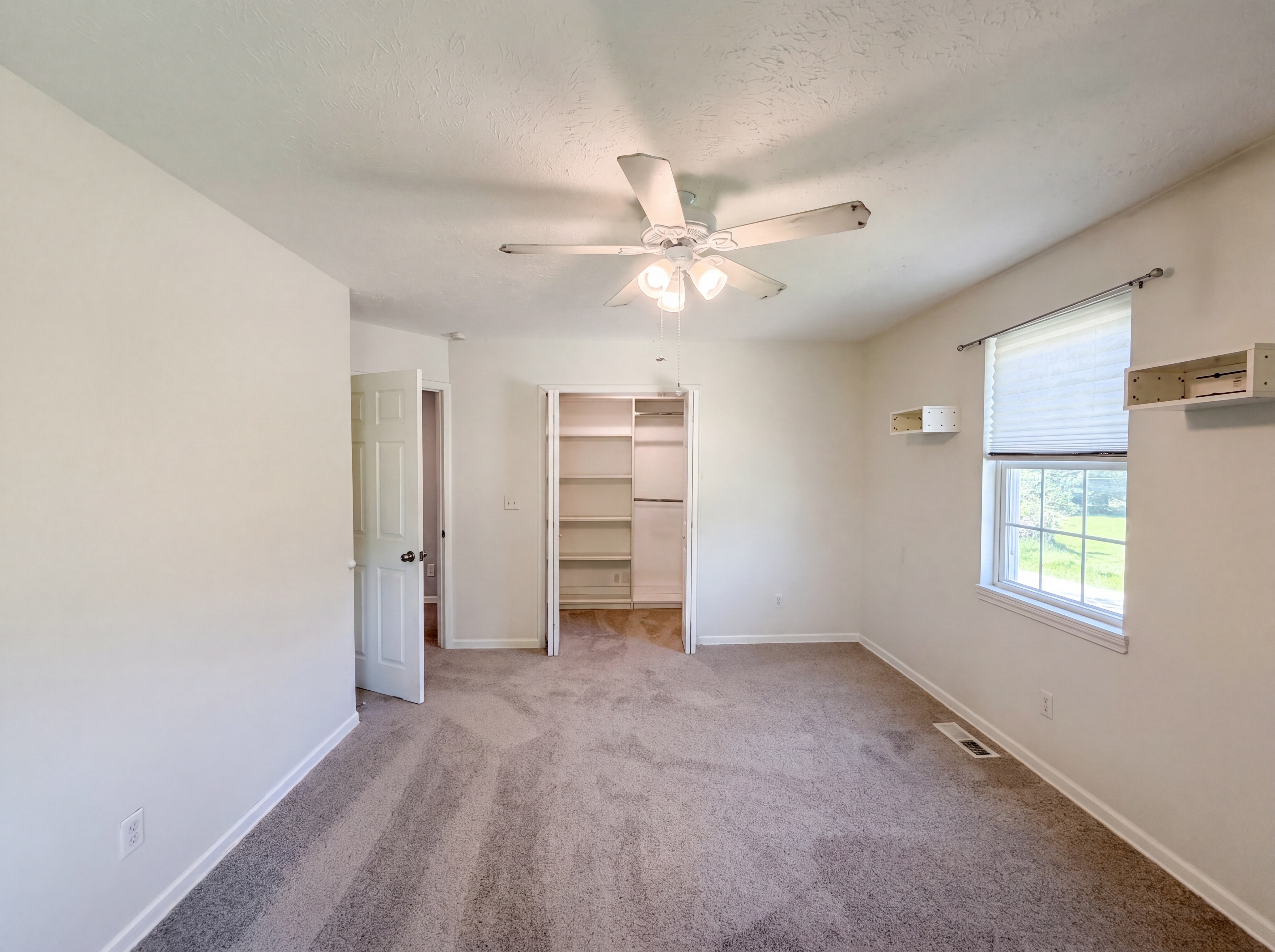 Photo 17 of 31 of 23691 Redfern Rd, Columbia Station, OH