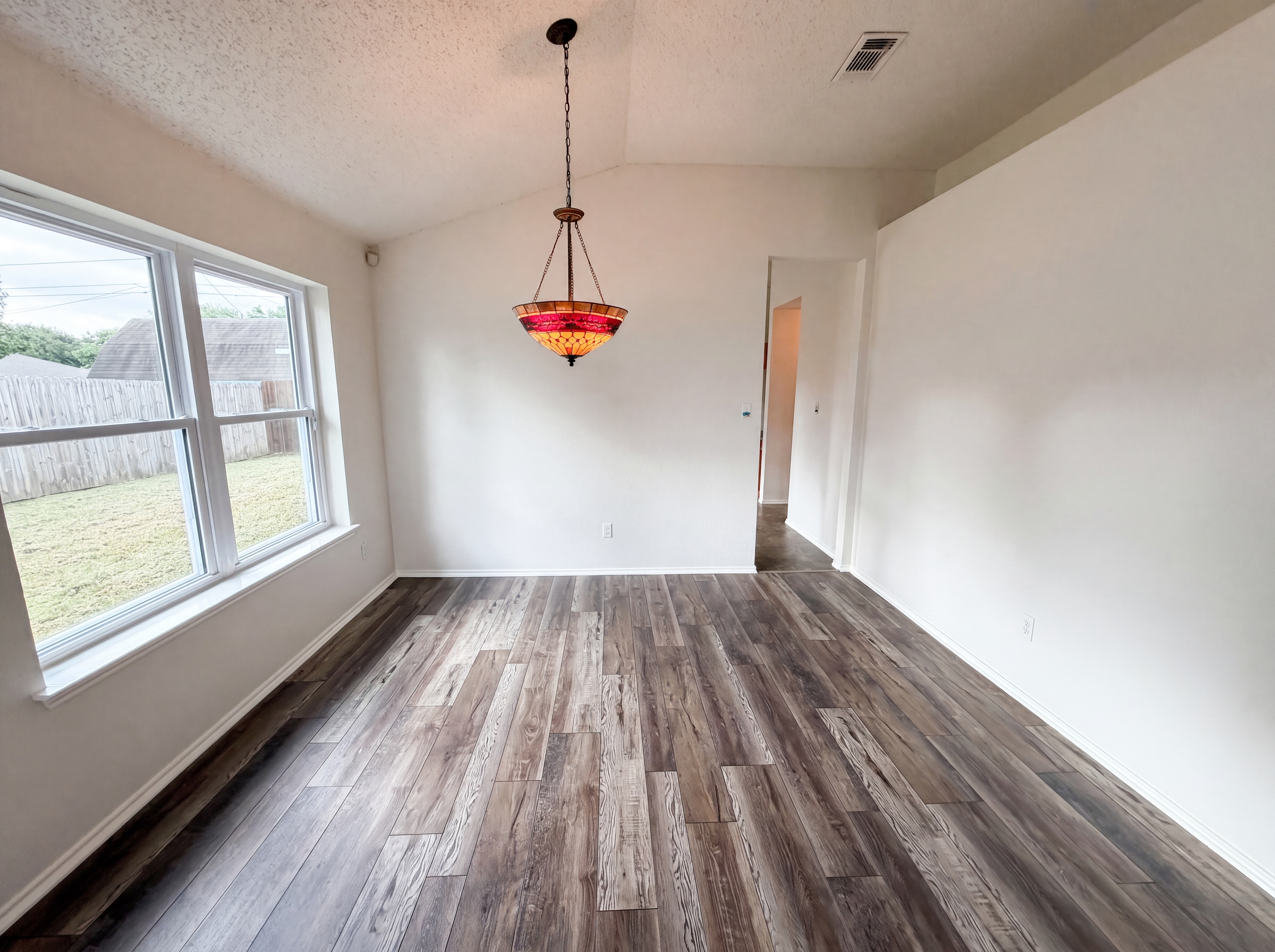 Photo 7 of 18 of 10304 Pondwood Dr, Dallas, TX