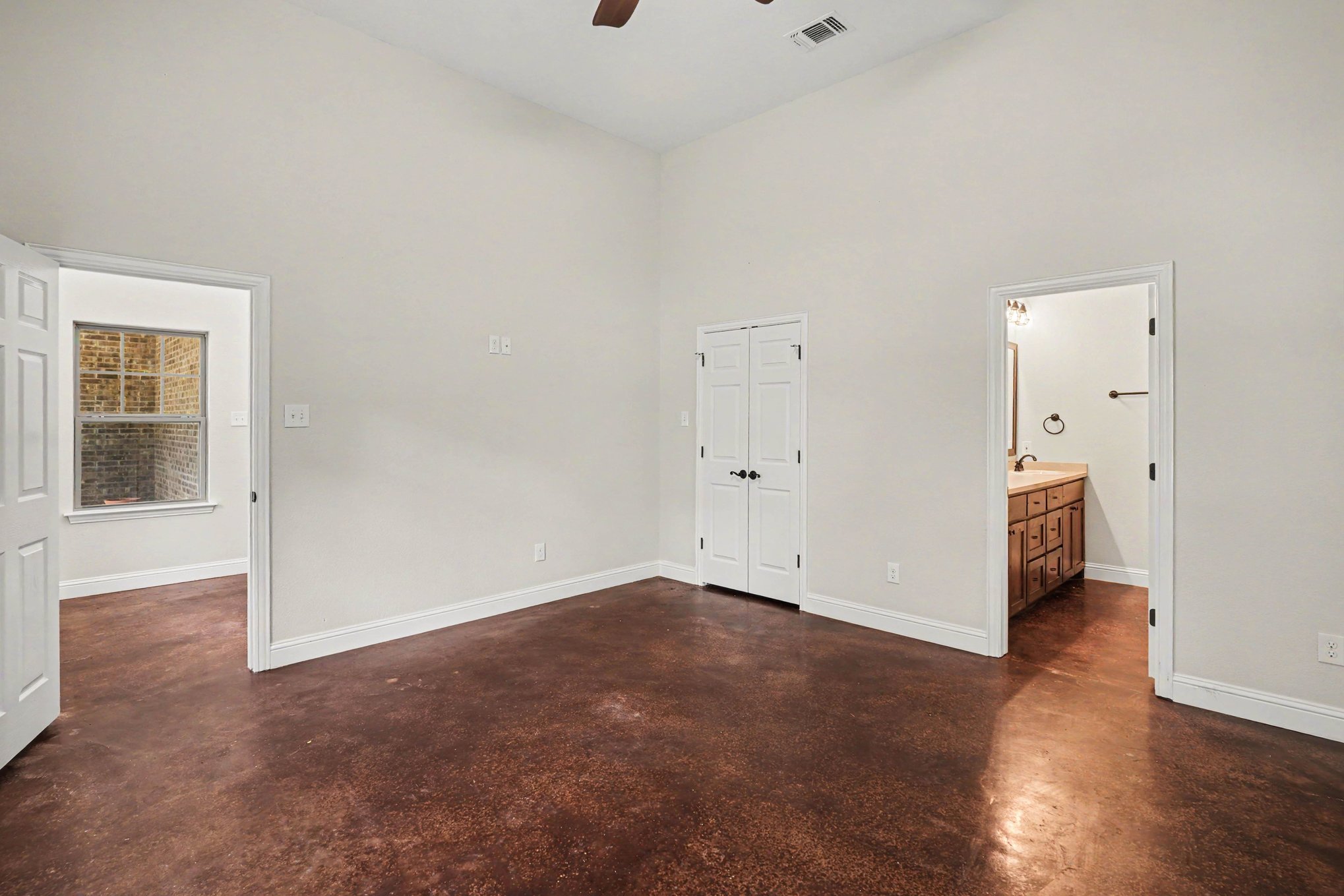Photo 4 of 19 of 2190 County Road 2027, Glen Rose, TX
