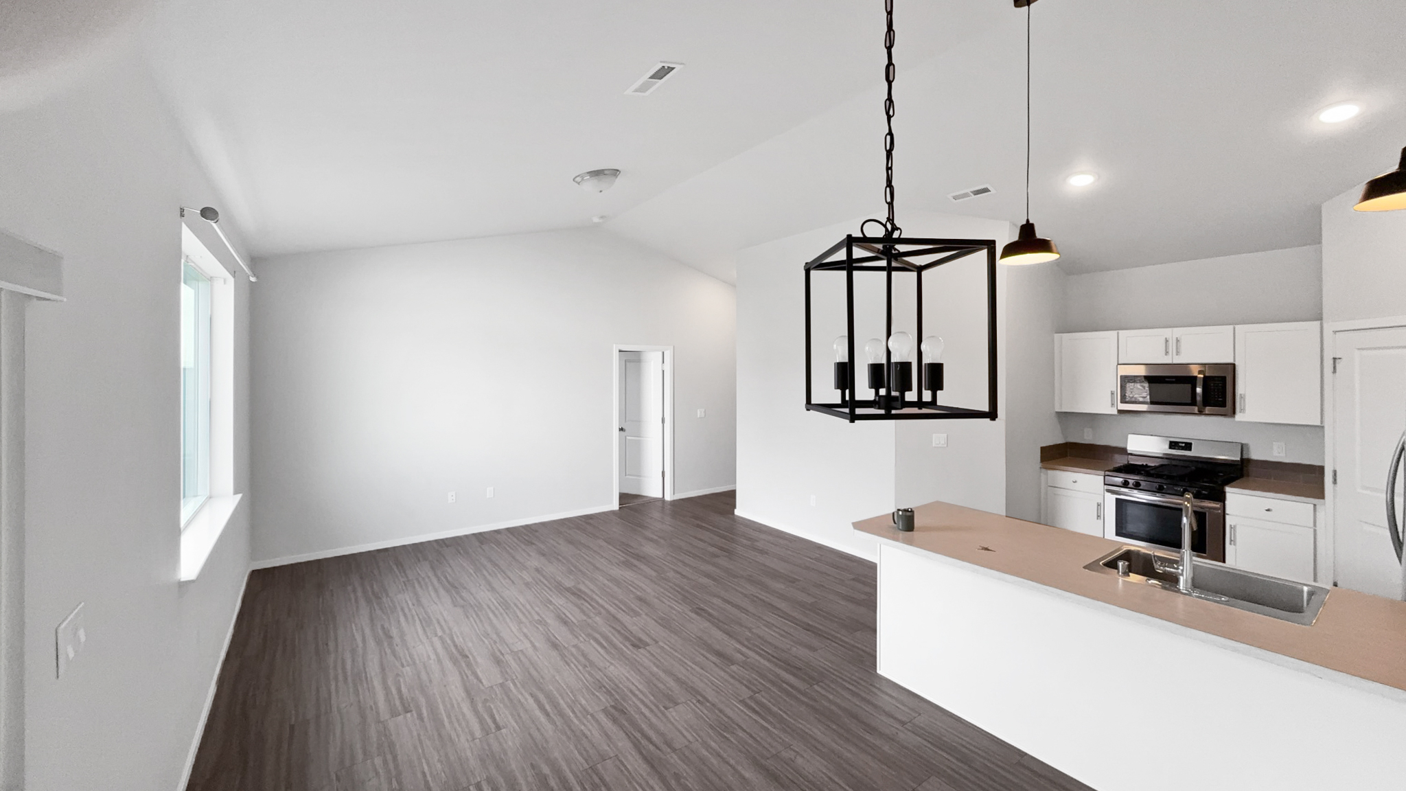 Photo 3 of 17 of 5419 Remington Dr, Pasco, WA