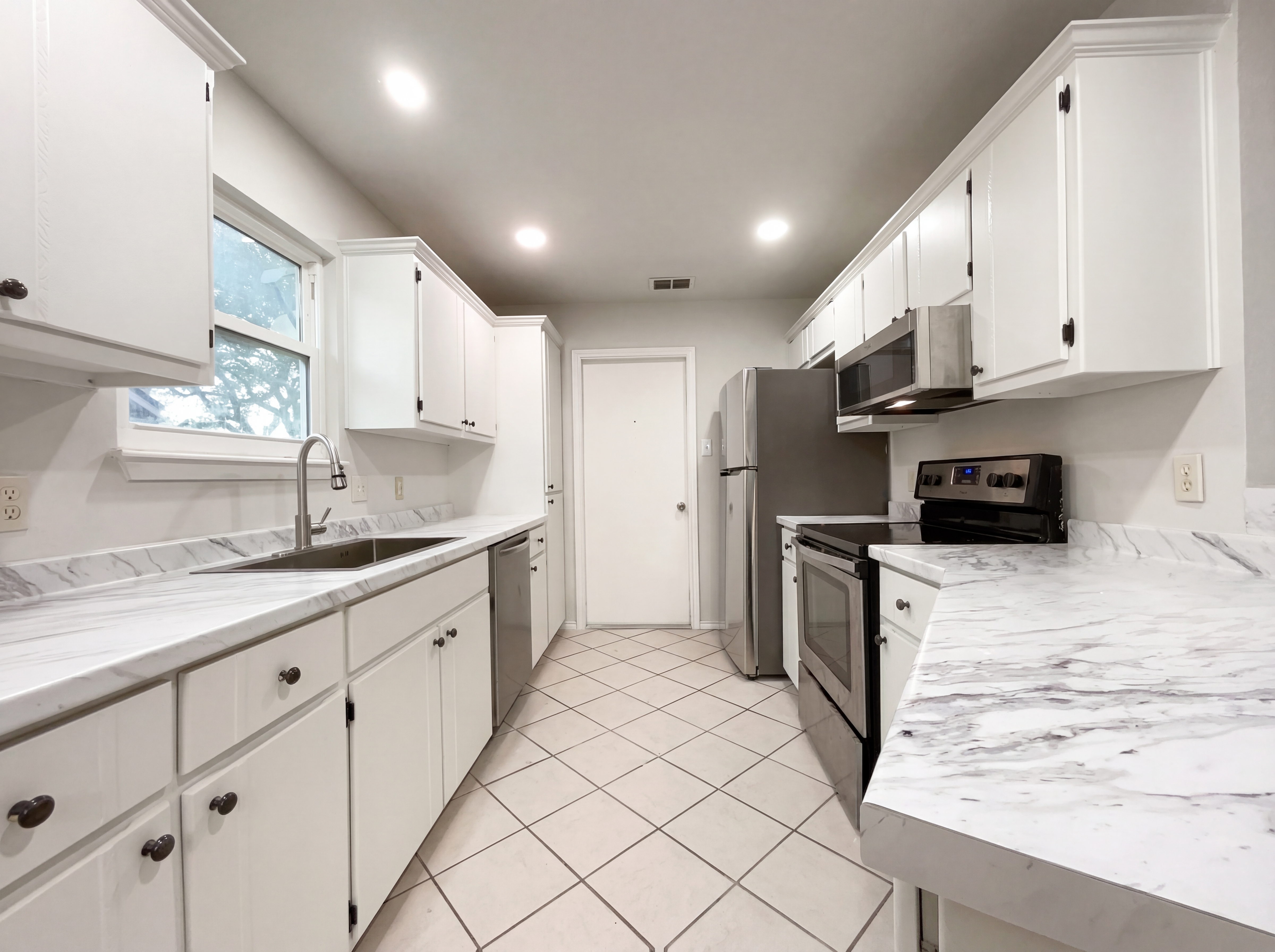 Photo 2 of 16 of 2175 Timberleaf Cir, Ingleside, TX
