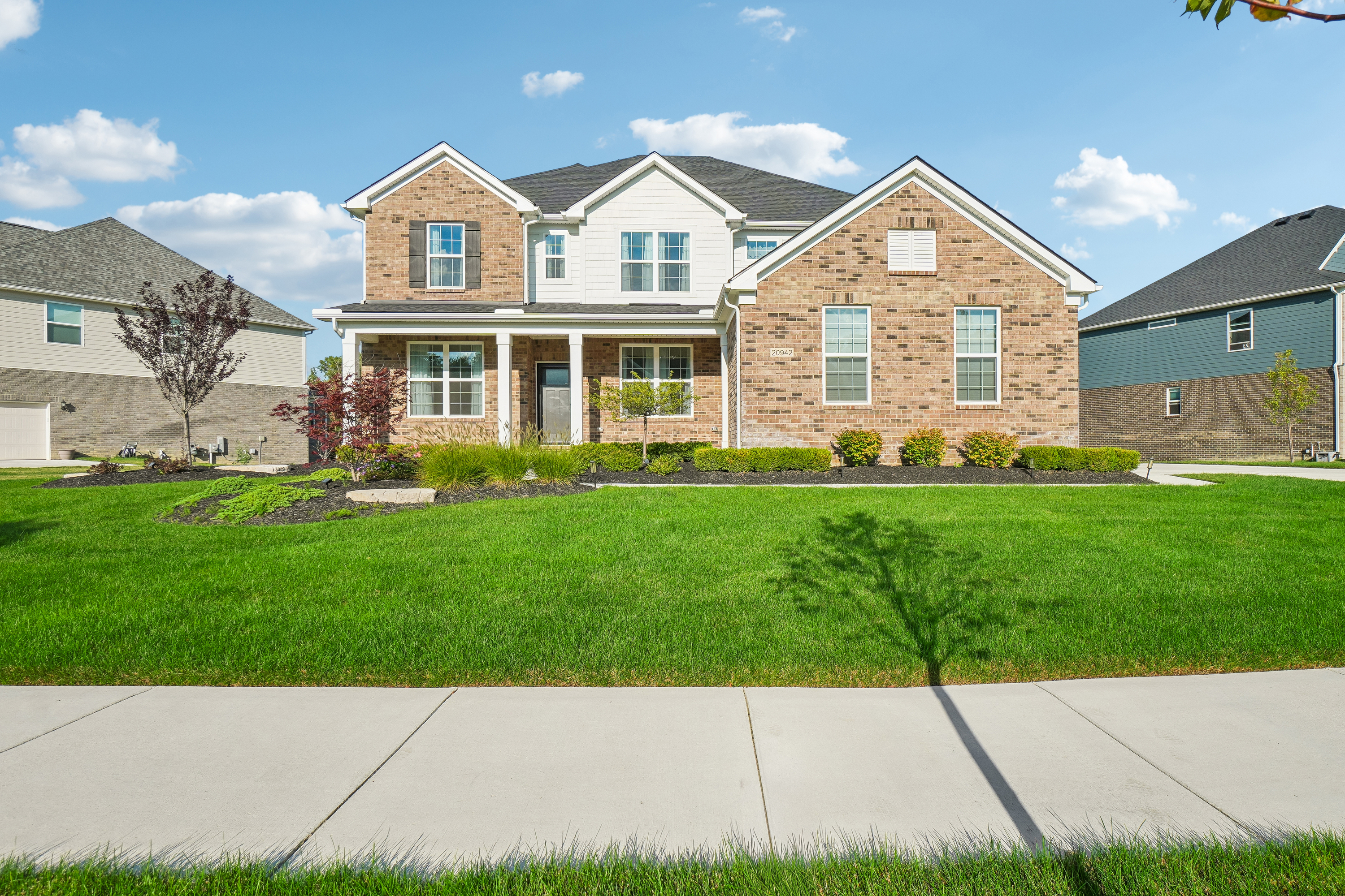 Photo 2 of 61 of 20942 Torbay Dr, Northville, MI