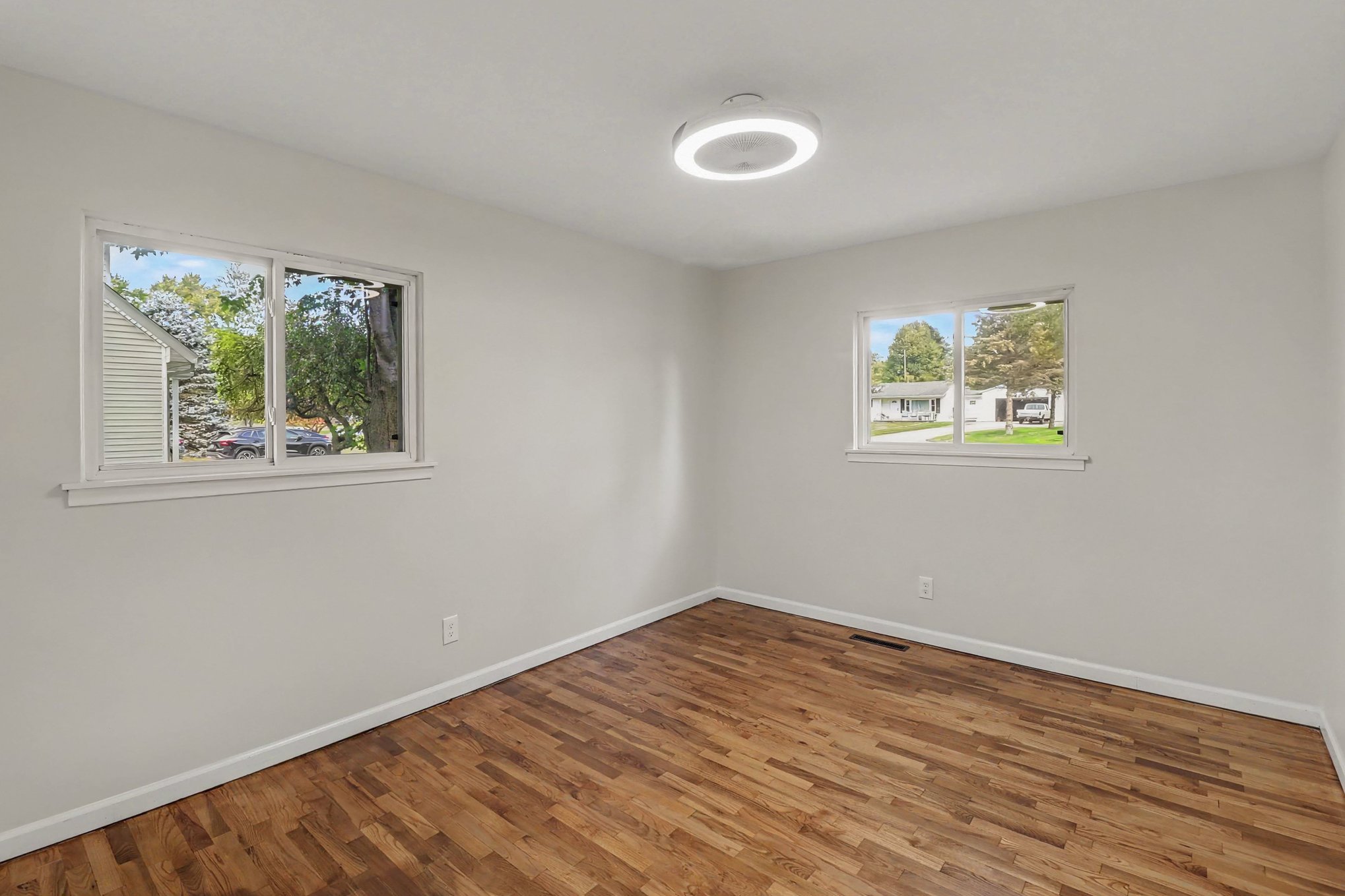 Photo 4 of 17 of 905 N Wilder Rd, Lapeer, MI