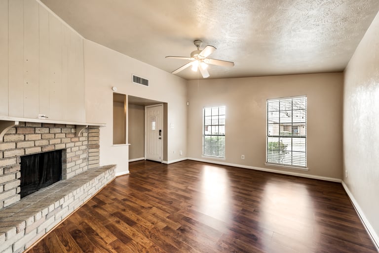Photo 10 of 27 - 4100 Shagbark St, Fort Worth, TX 76137
