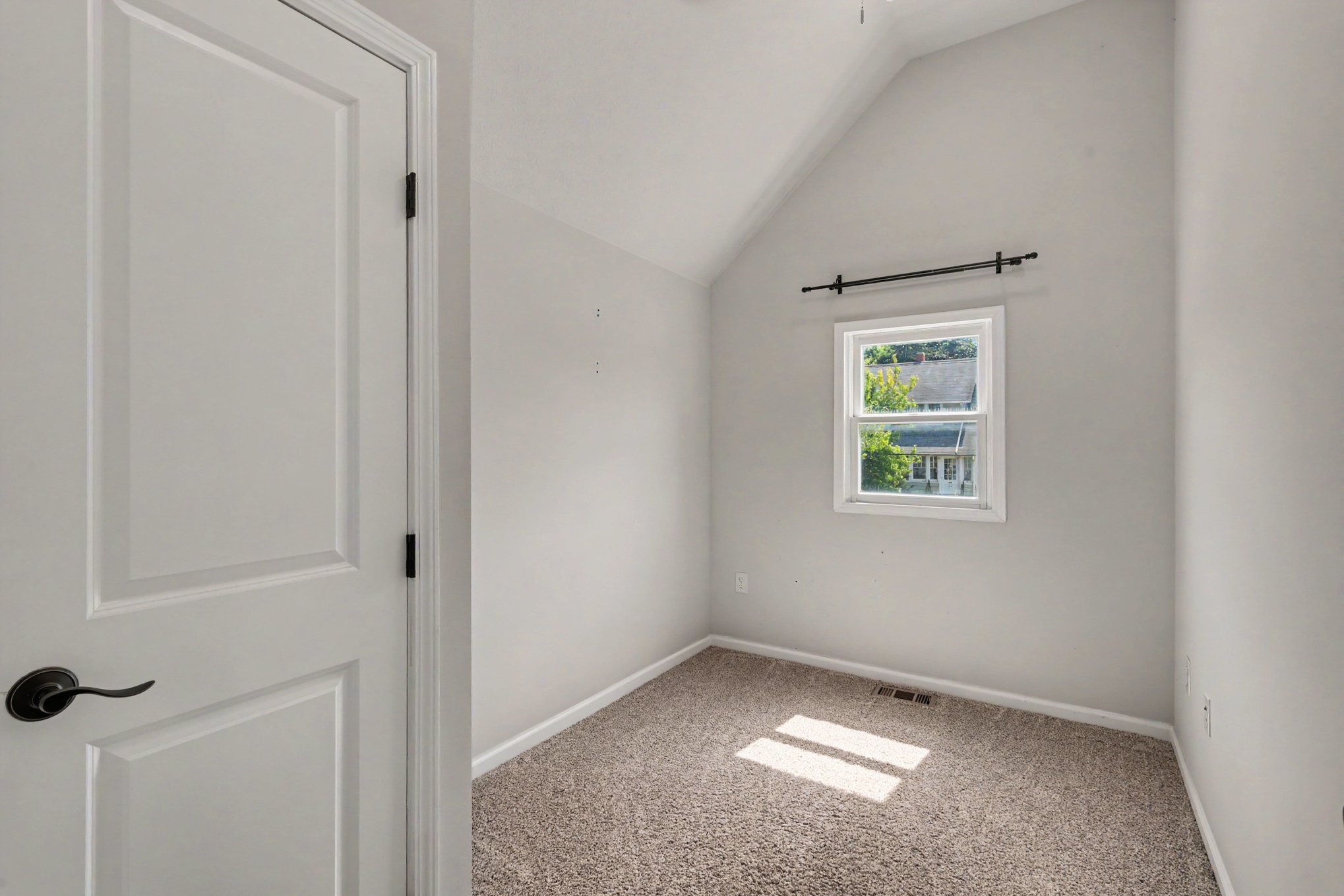Photo 9 of 19 of 411 7th St, Fairport Harbor, OH