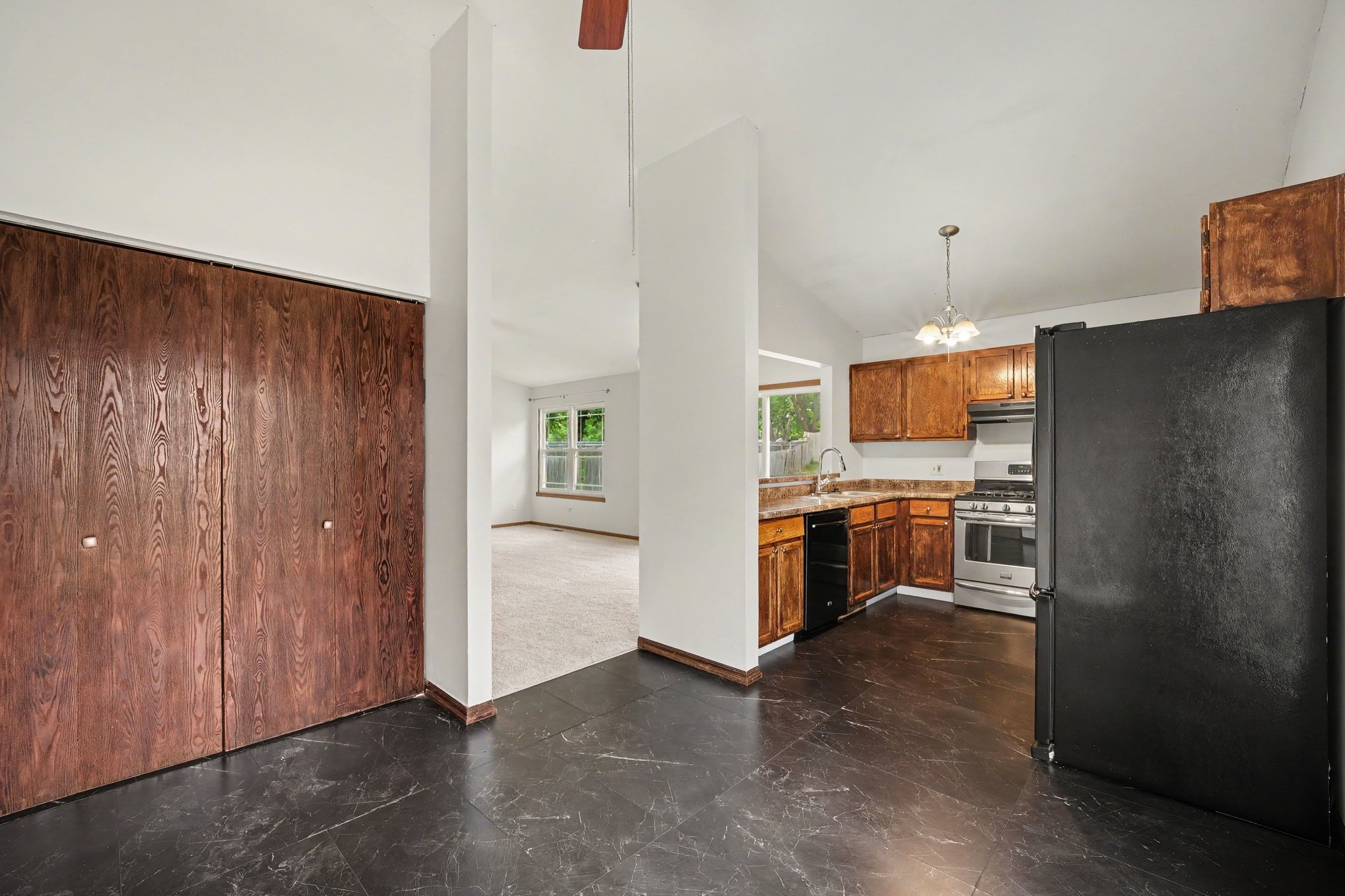 Photo 8 of 16 of 3512 Portsmouth Dr, Zion, IL