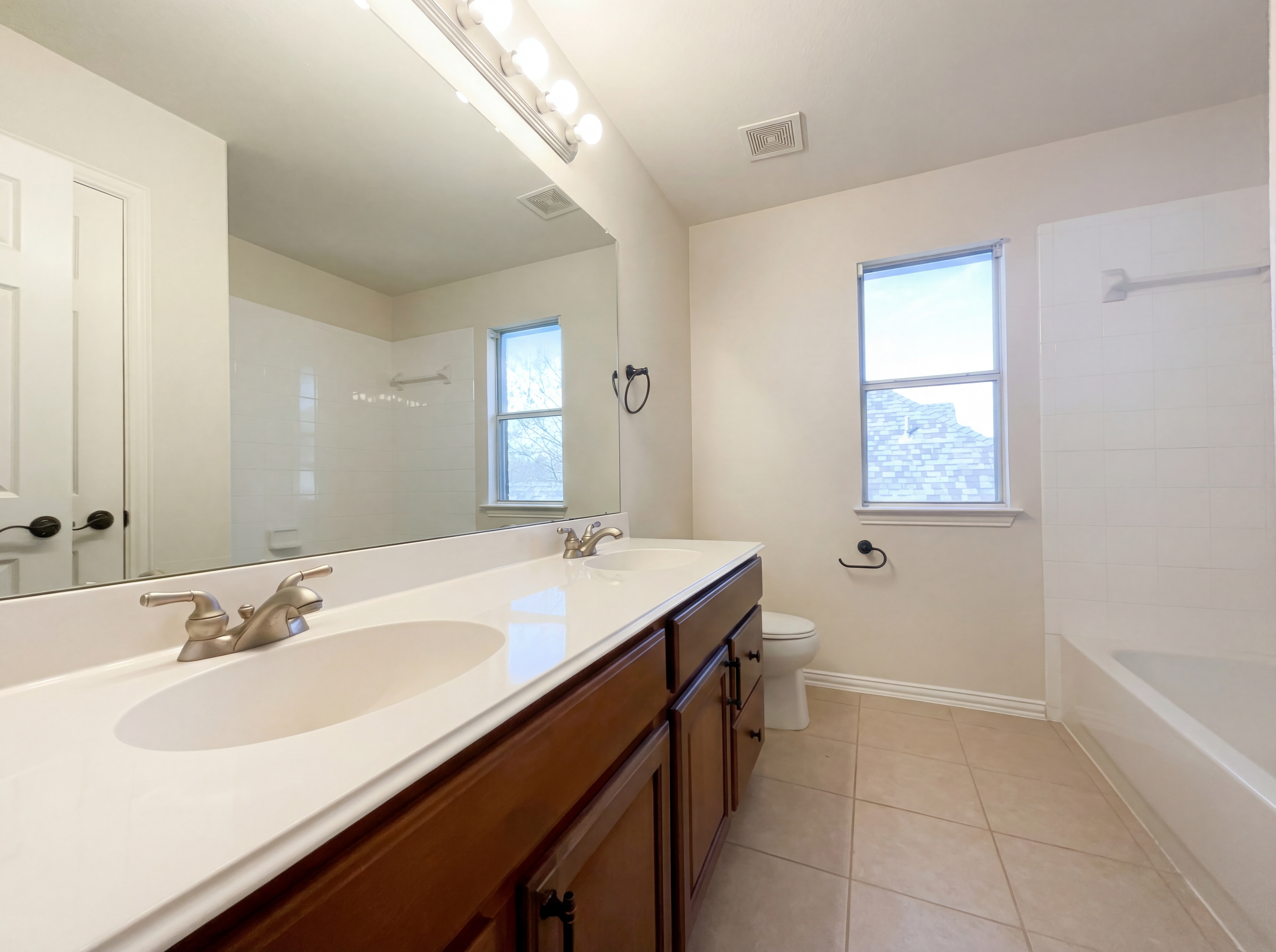 Photo 11 of 21 of 11963 Henderson Dr, Frisco, TX