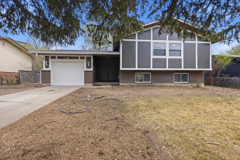 Property photo 1 of 724 Squire St