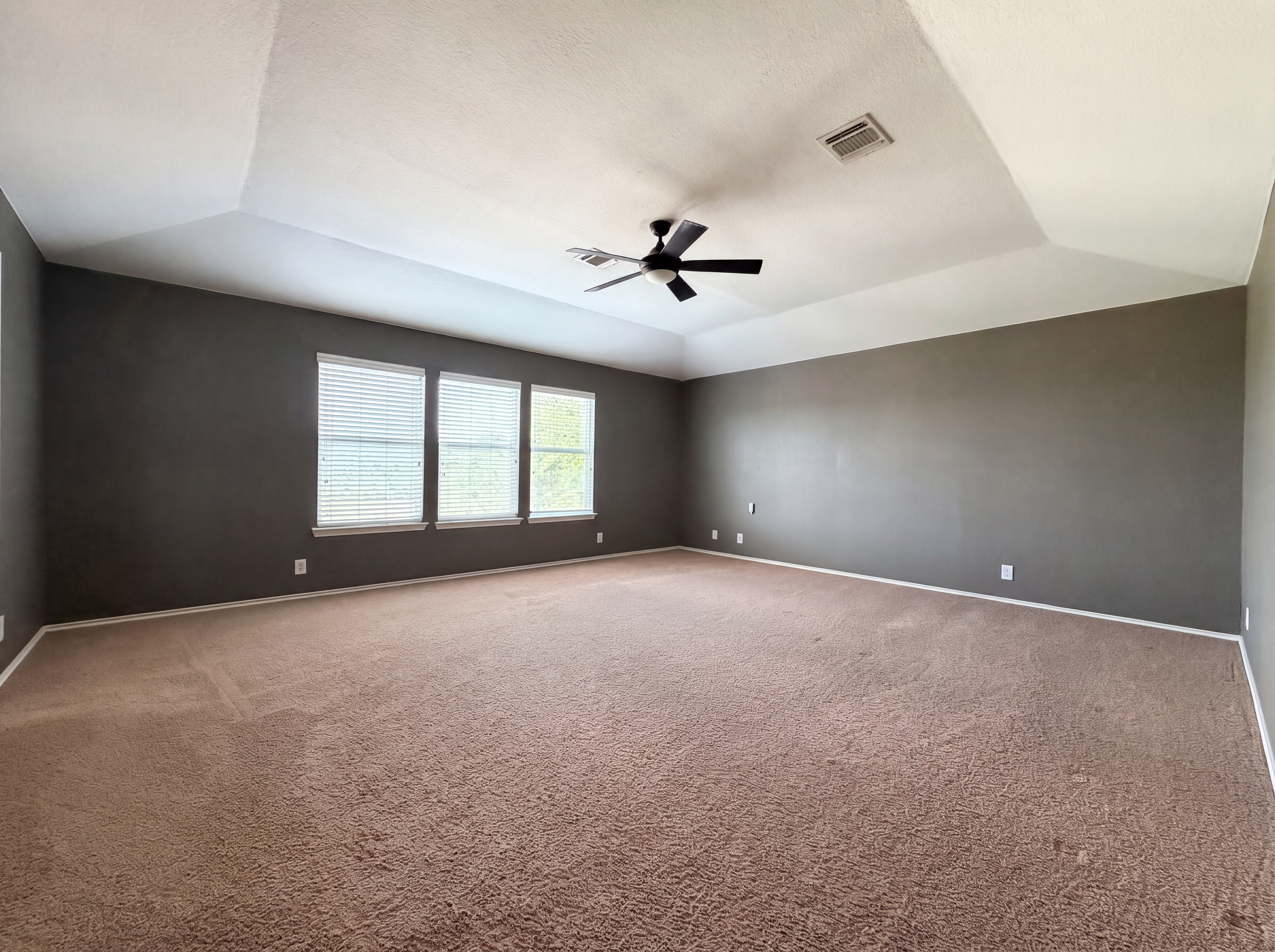 Photo 4 of 22 of 5002 Whisper Cv, Schertz, TX
