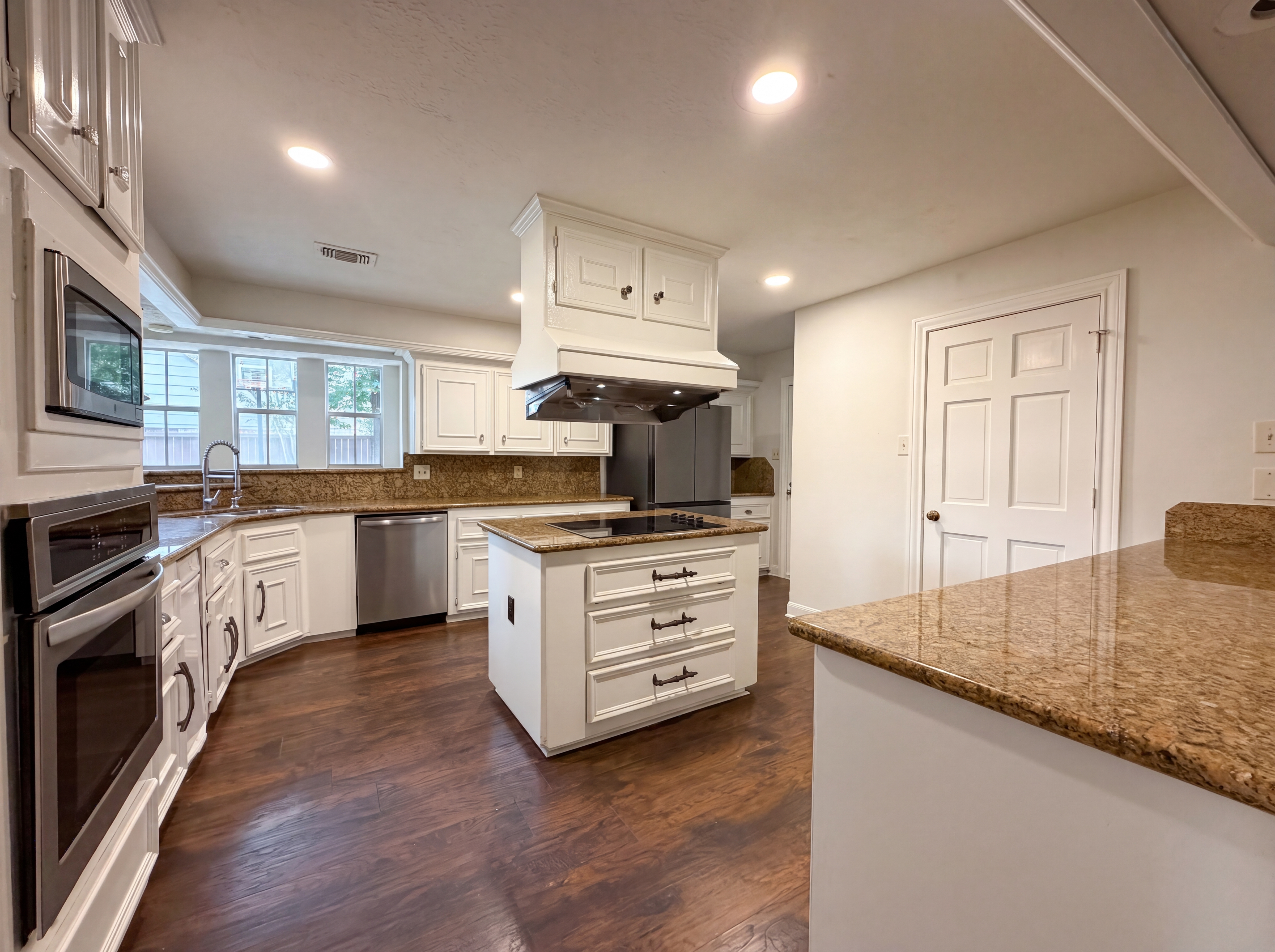 Photo 2 of 27 of 6902 Fawncliff Dr, Houston, TX