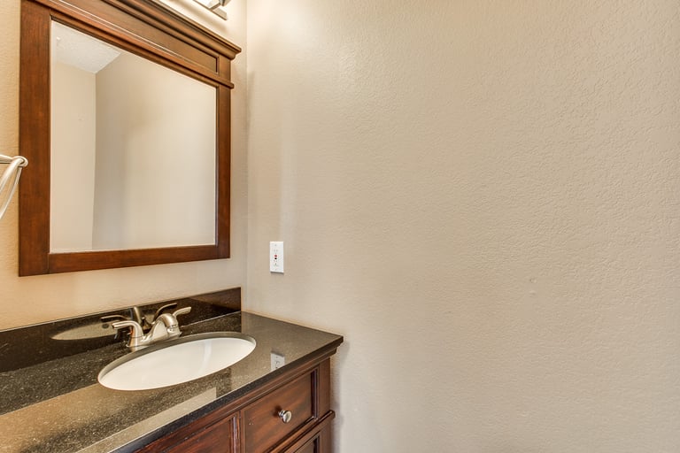 Photo 12 of 27 - 1332 Dallshan Dr, Carrollton, TX 75007