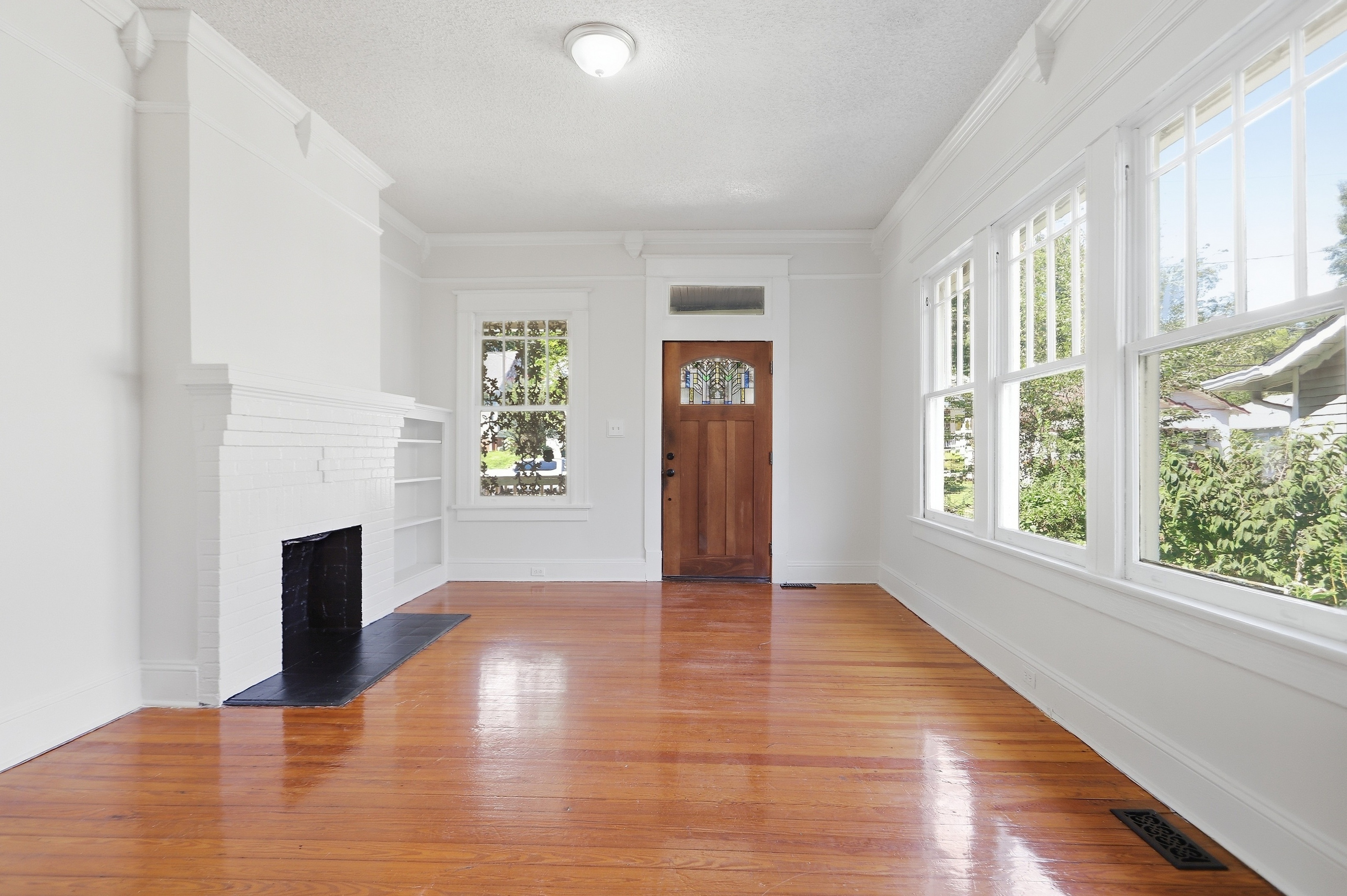 Photo 3 of 22 of 1470 Graham St SW, Atlanta, GA