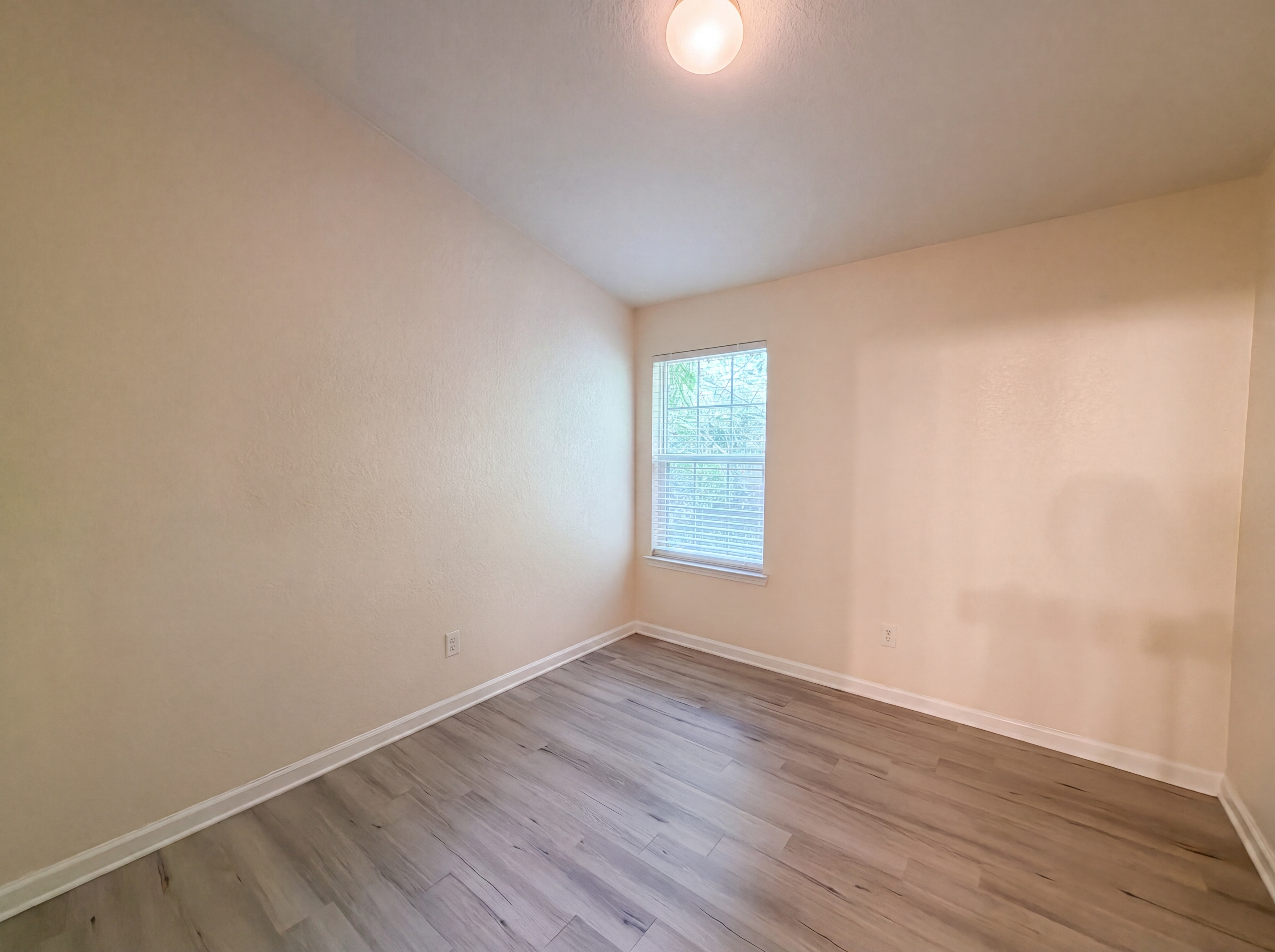 Photo 10 of 18 of 5080 Windsor Forrest Ln, Atlanta, GA
