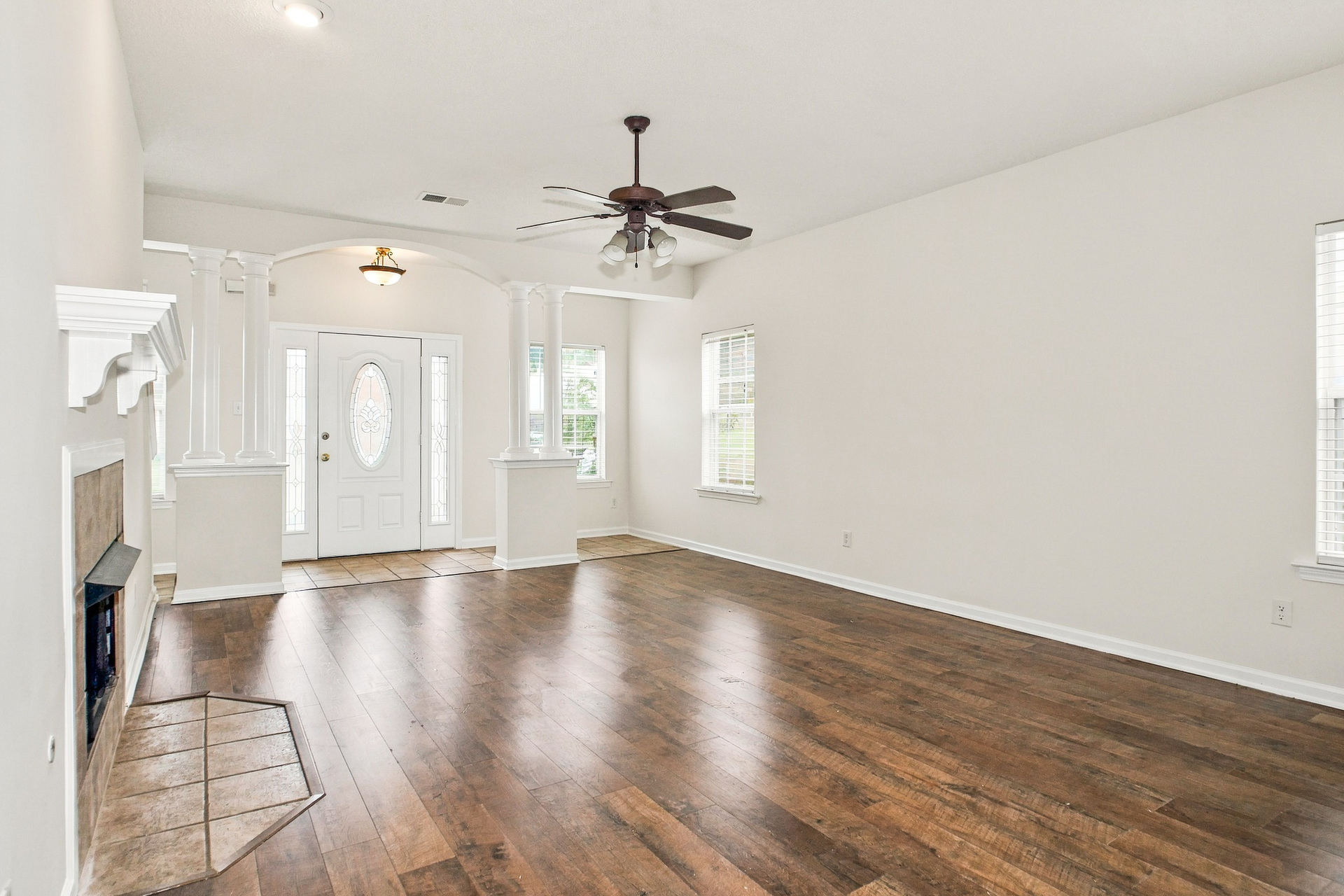Photo 9 of 28 of 5634 Tulip Grove Dr, Memphis, TN