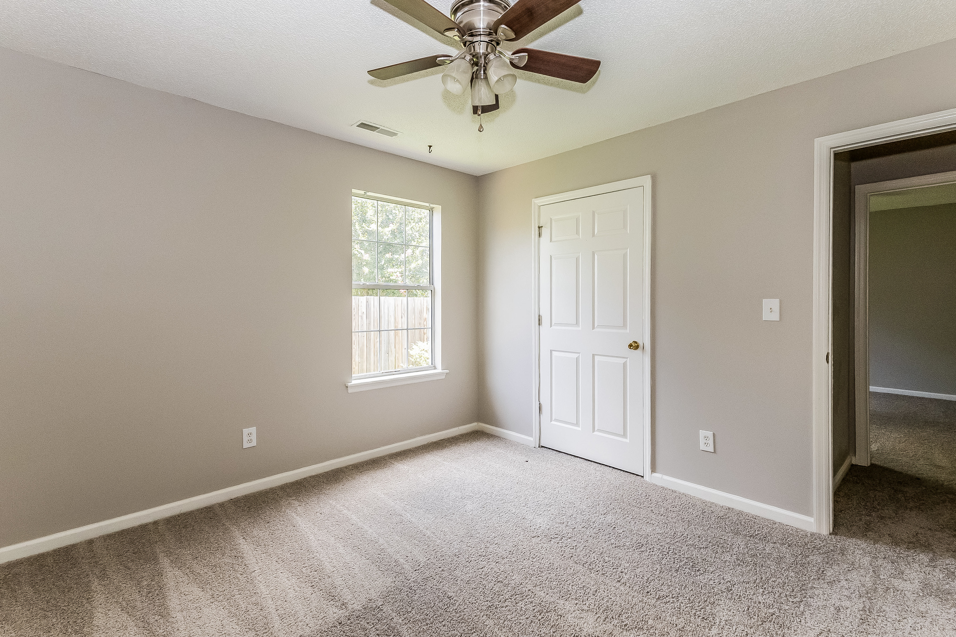 Photo 12 of 21 of 1305 Aubry Dr, Moncks Corner, SC