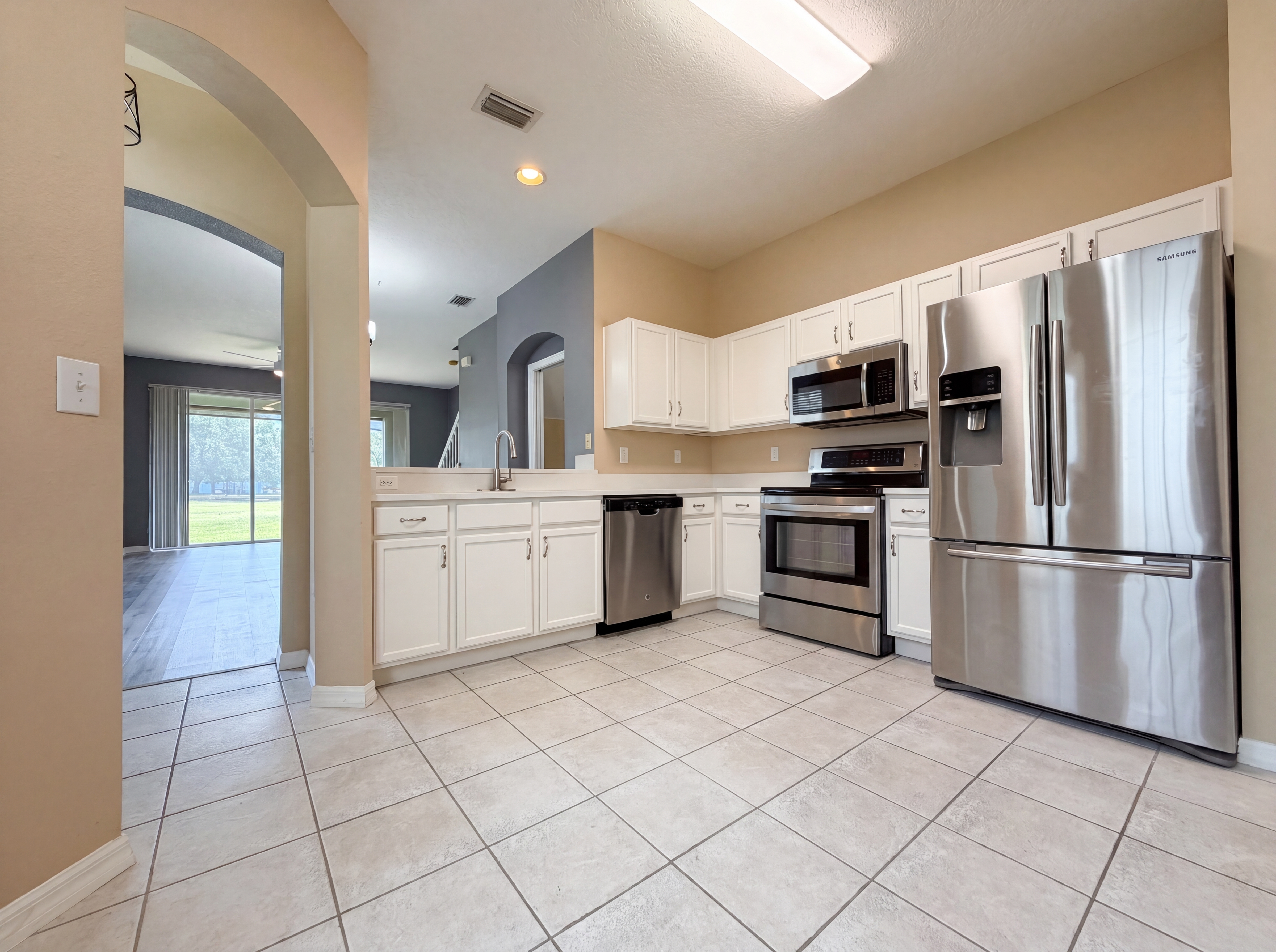 Photo 2 of 25 of 2614 Chelsea Manor Blvd, Brandon, FL