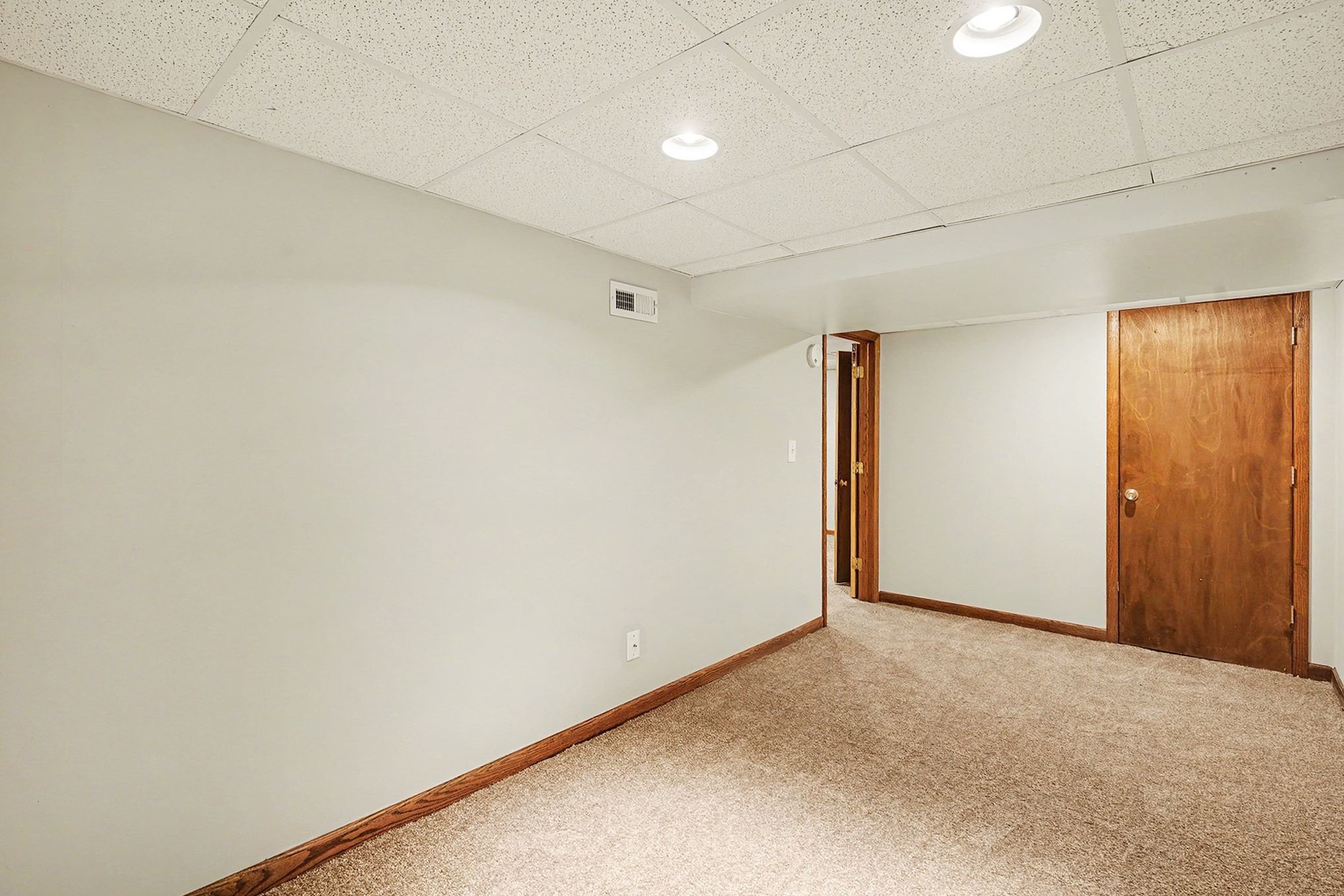 Photo 21 of 28 of 811 Leecrest St NW, Massillon, OH