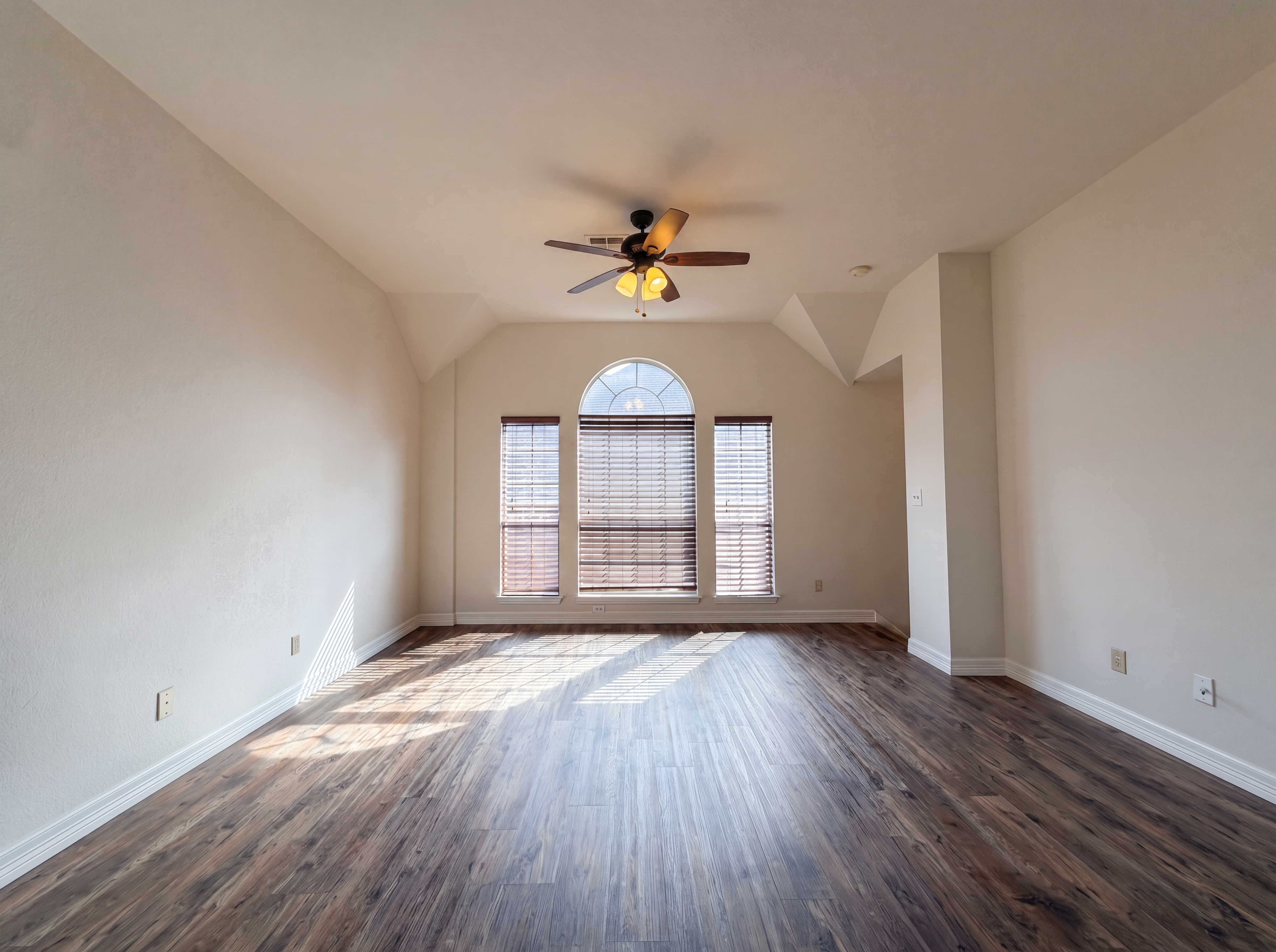 Photo 11 of 33 of 1429 Greenbriar Dr, Allen, TX