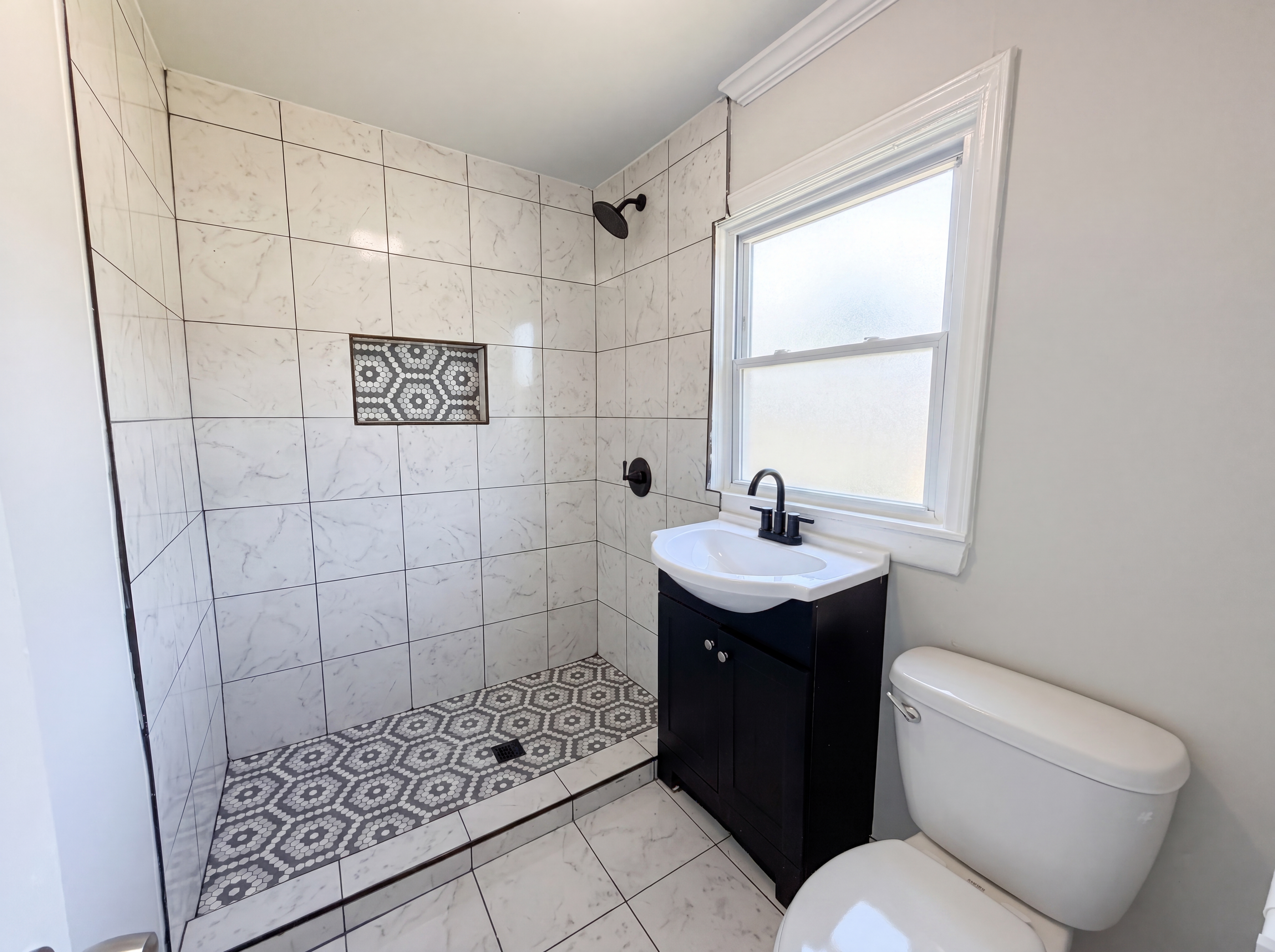 Photo 11 of 15 of 123 E Farmview St, Gastonia, NC