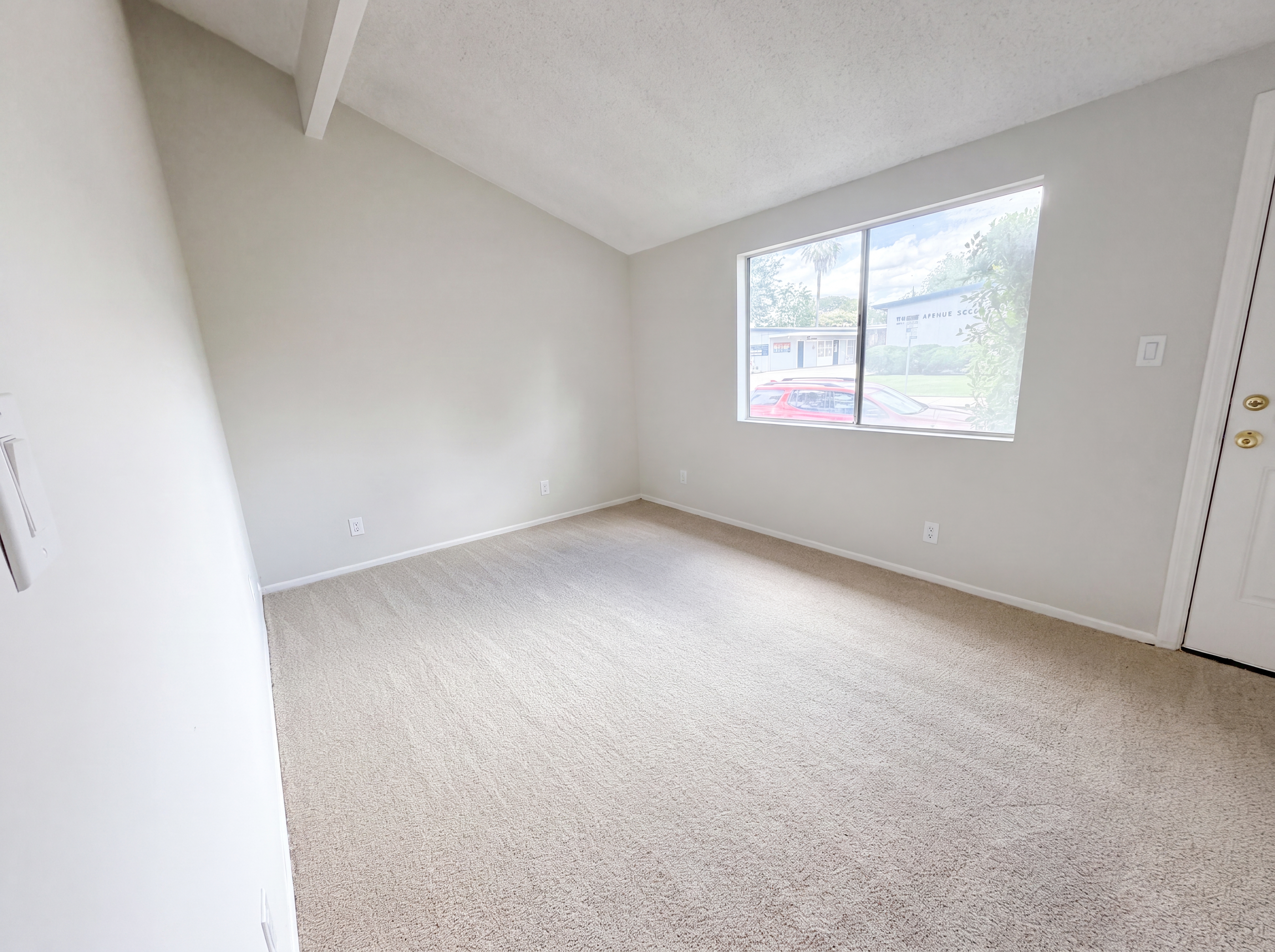 Photo 17 of 29 of 18400 Bermuda St, LOS ANGELES, CA