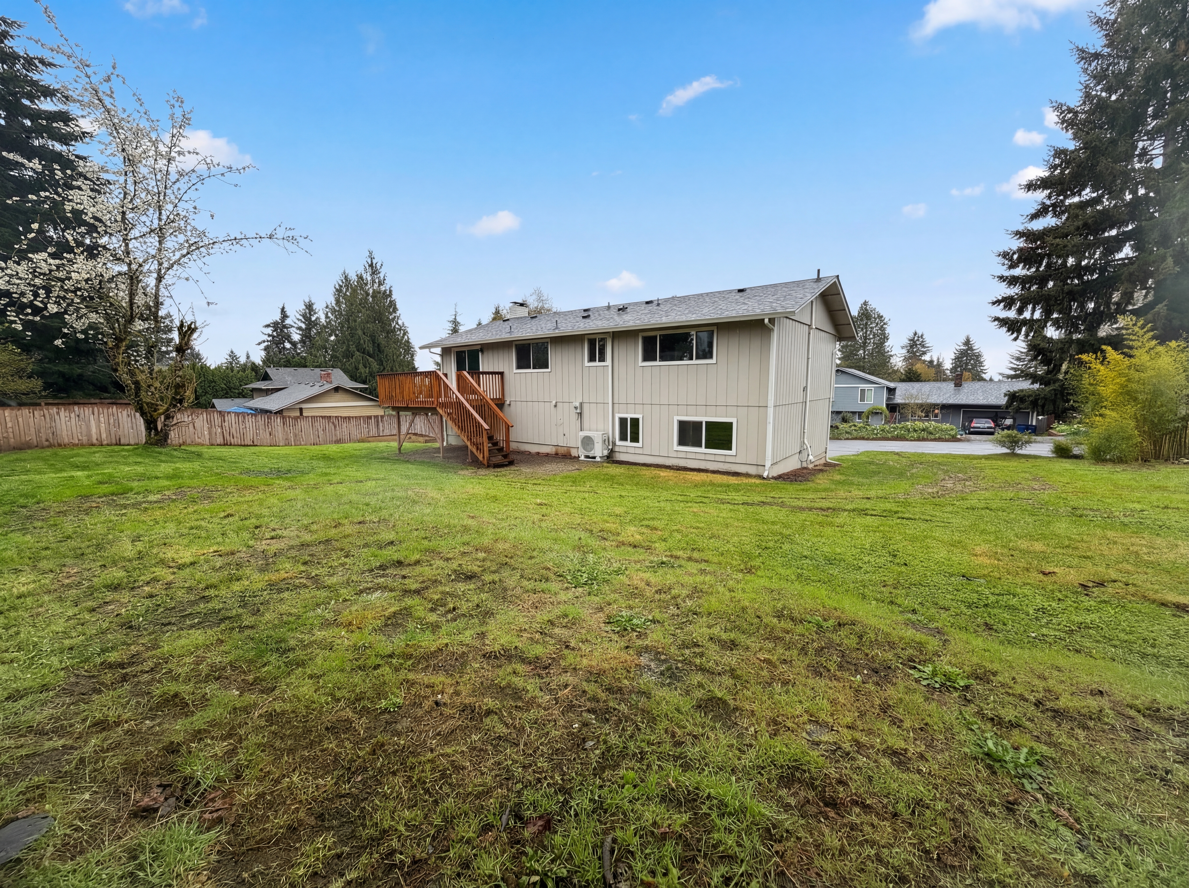 Photo 5 of 24 of 2409 SE Higgins Dr, Vancouver, WA