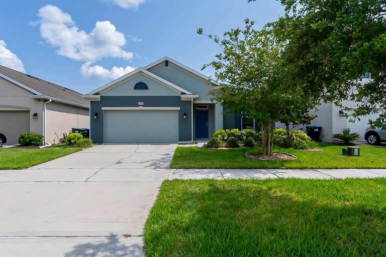 Photo 1 of 31 - 2349 Beacon Landing Cir, Orlando, FL 32824