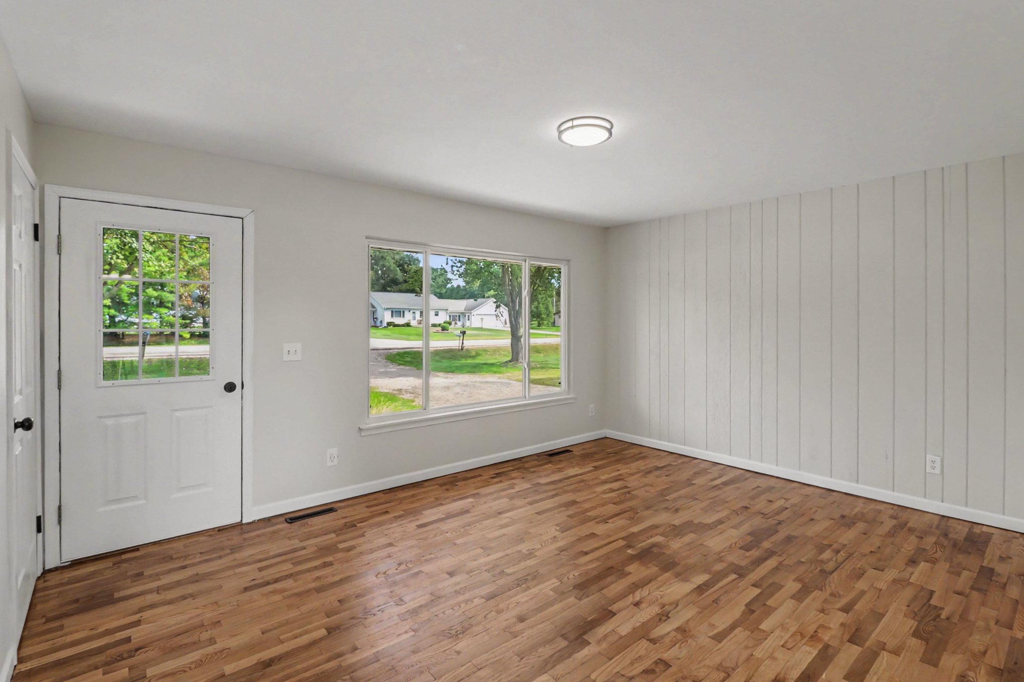 Photo 3 of 17 of 905 N Wilder Rd, Lapeer, MI