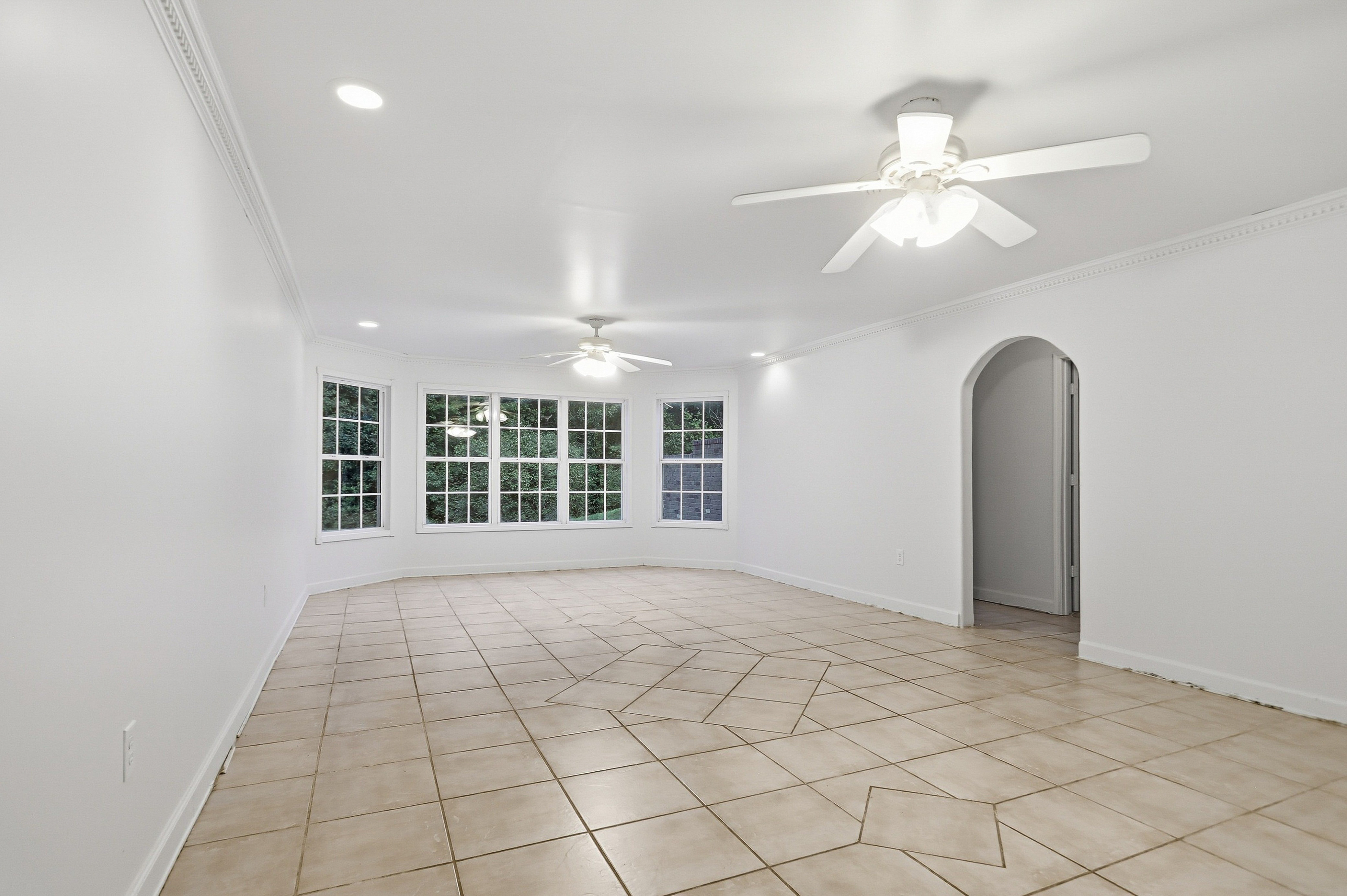 Photo 10 of 40 of 318 Hamilton Dr, Conyers, GA