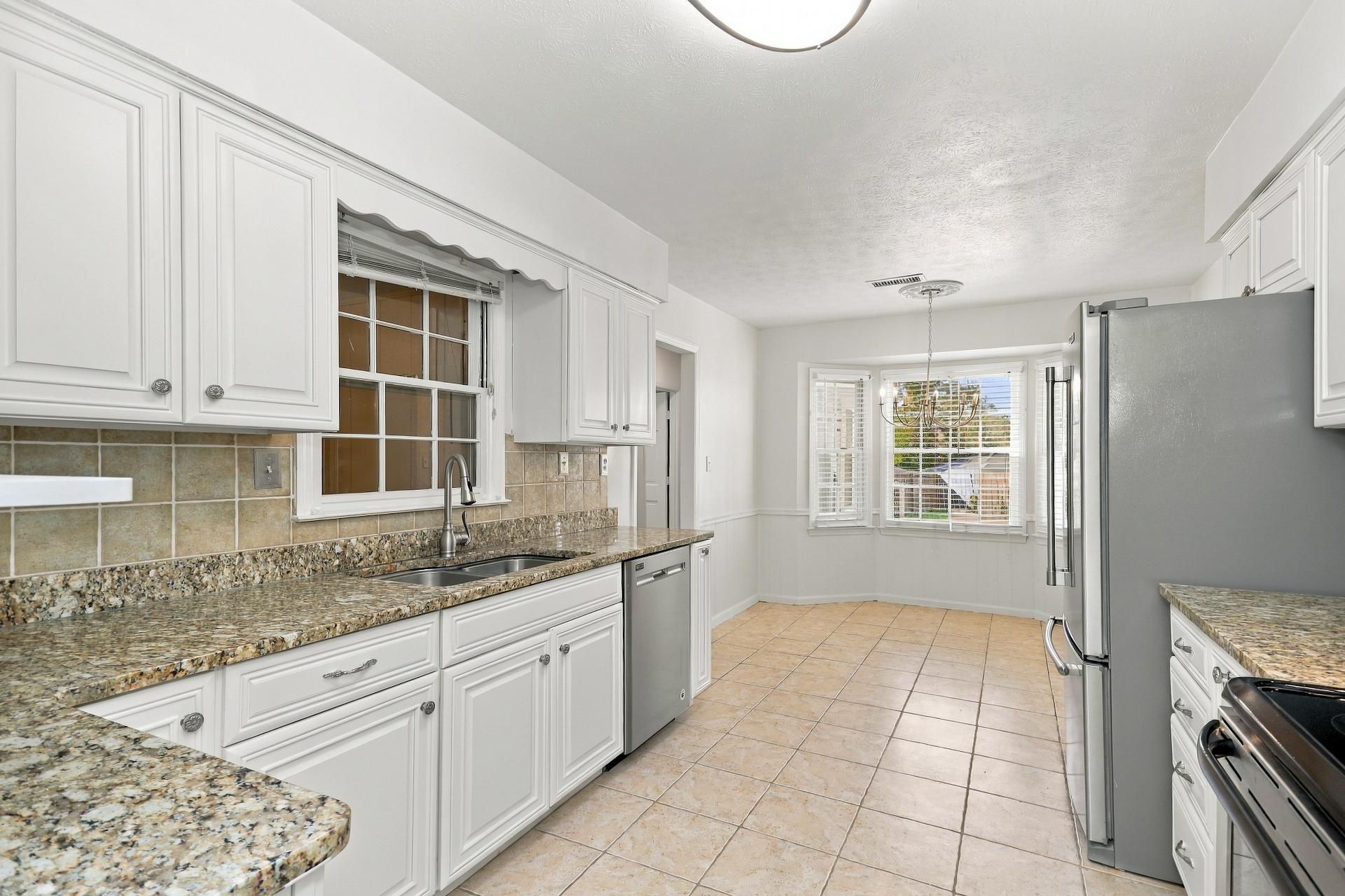 Photo 7 of 20 of 4303 Castlewood Pkwy, Columbus, GA