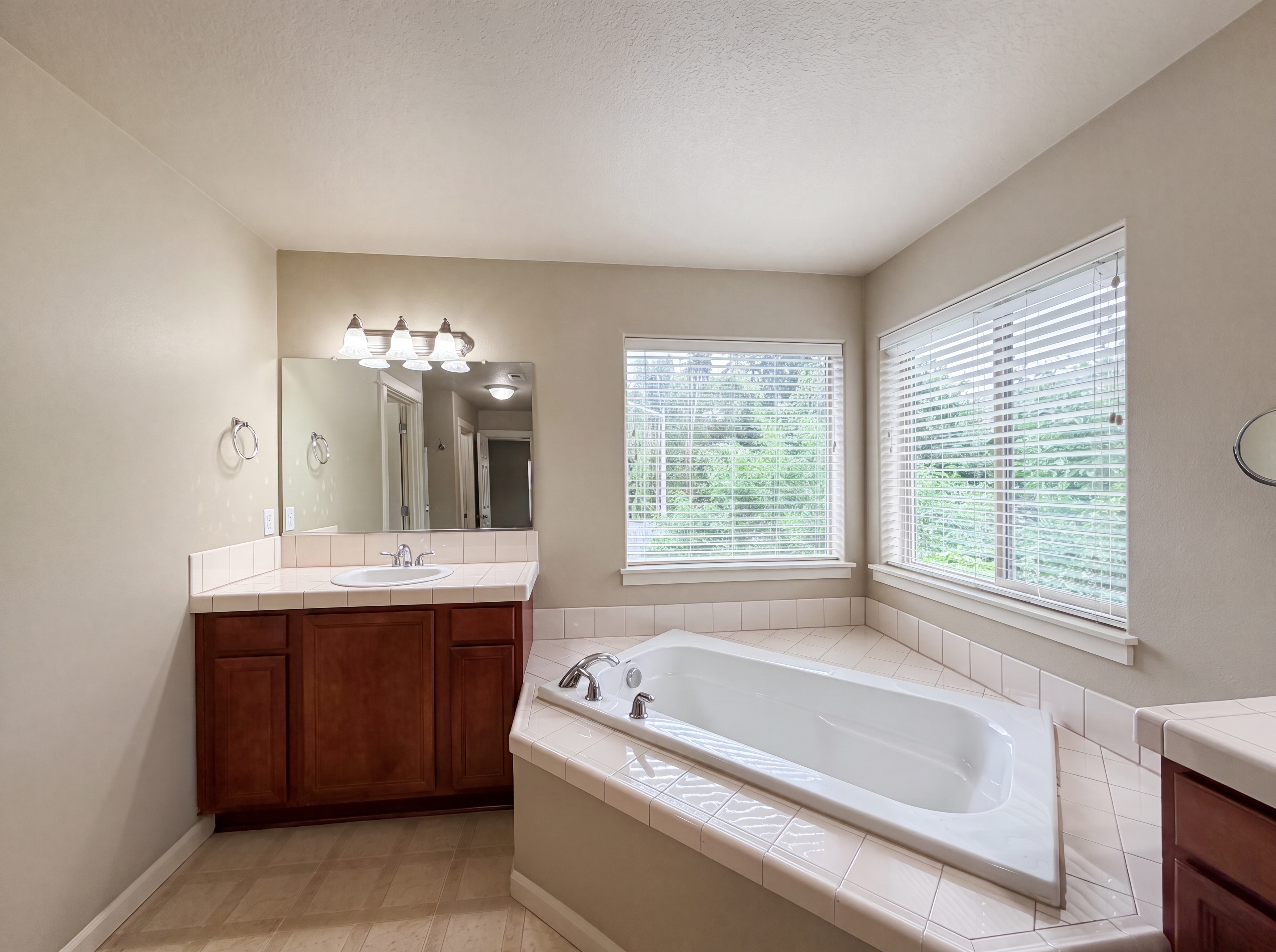 Photo 18 of 23 of 1724 SW Willowview Ter, Beaverton, OR