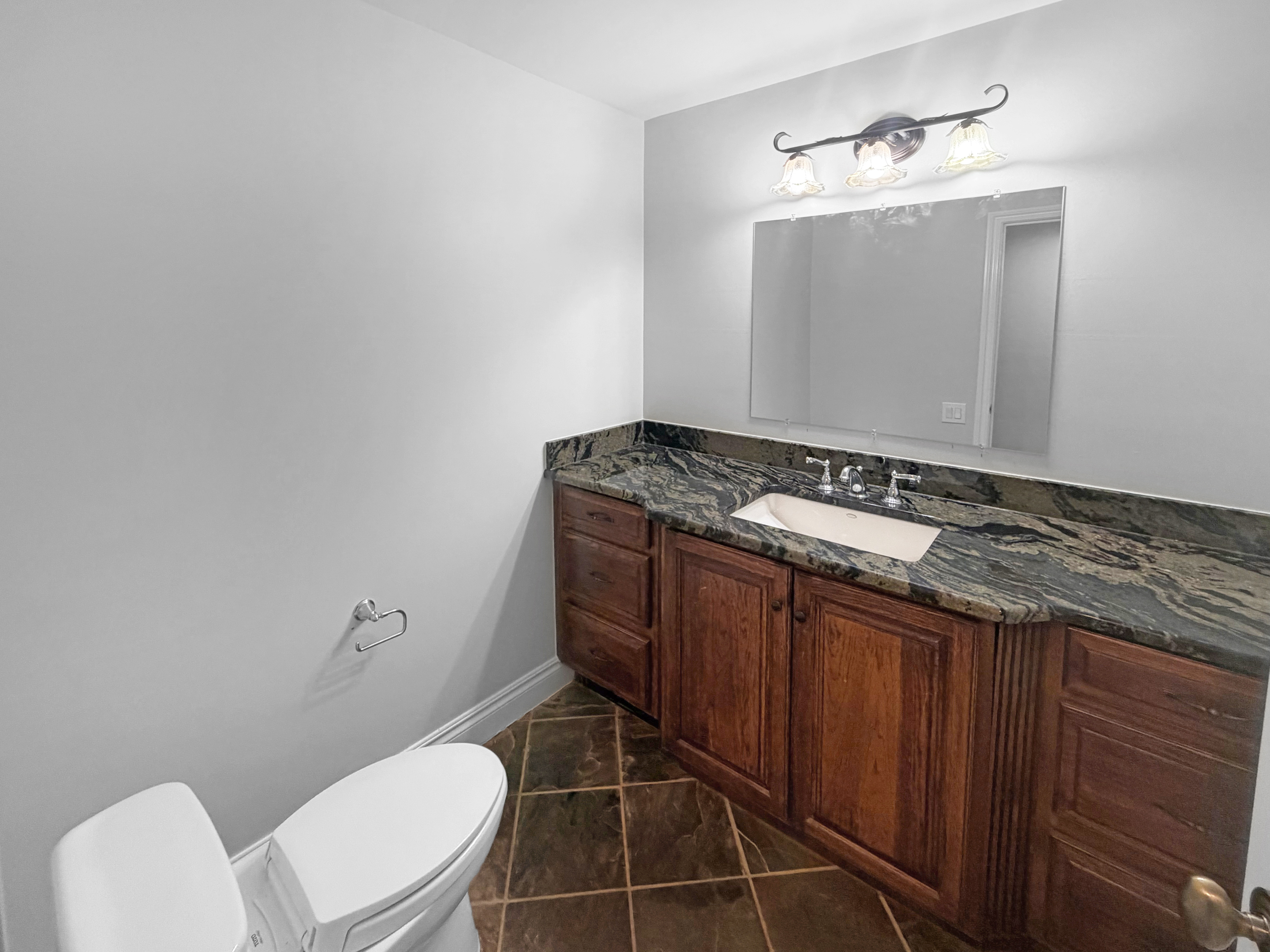 Photo 27 of 38 of 35854 Castlemeadow Dr, Farmington Hills, MI
