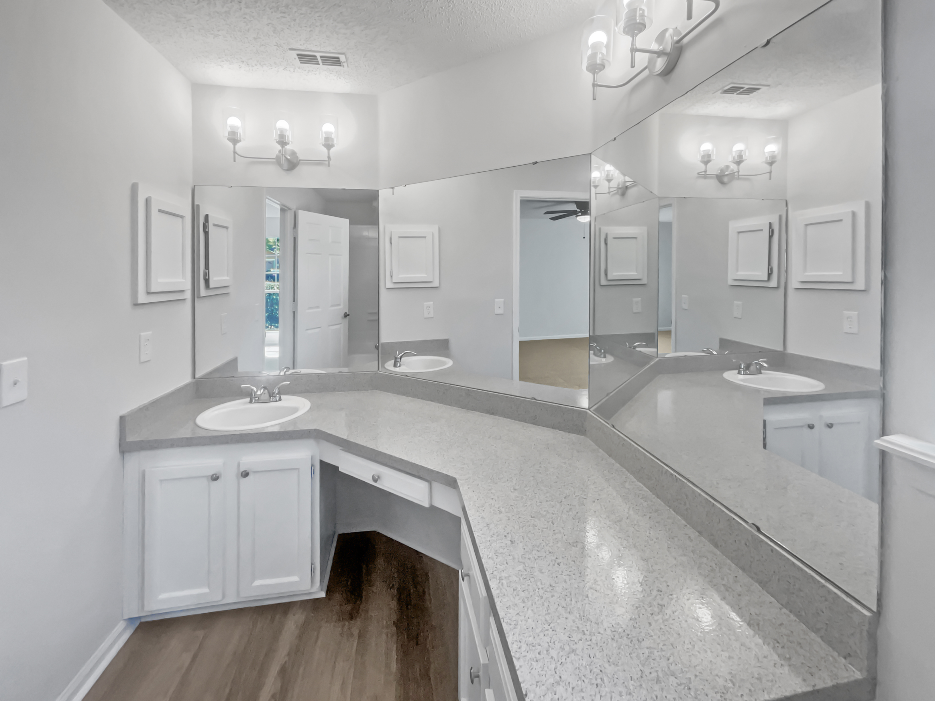 Photo 7 of 22 of 5933 Copper Lake Dr, Jacksonville, FL