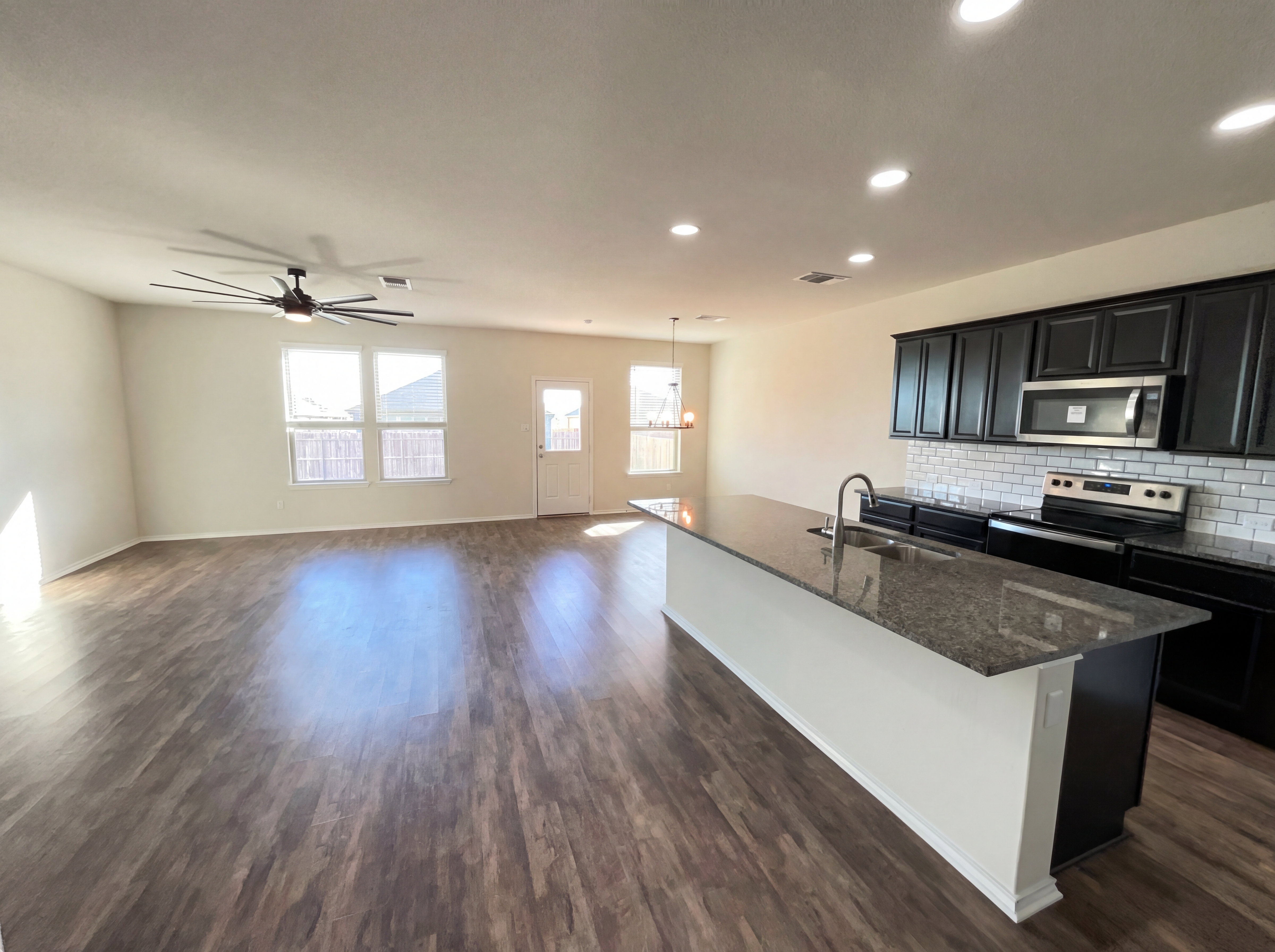 Photo 9 of 22 of 709 Hummingbird Ln, Leander, TX