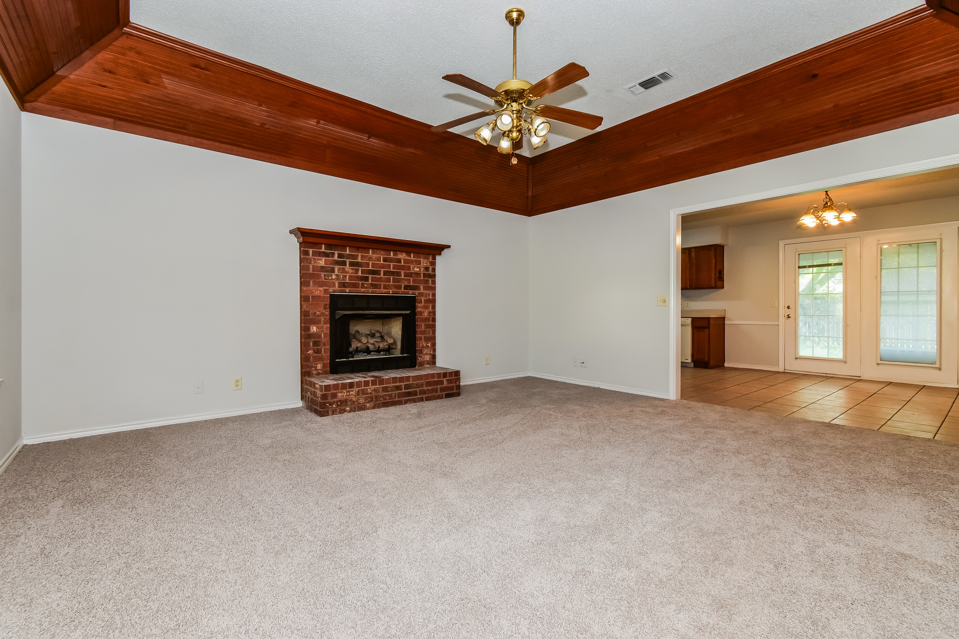 Photo 10 of 20 of 2127 N Village Dr, Bonham, TX