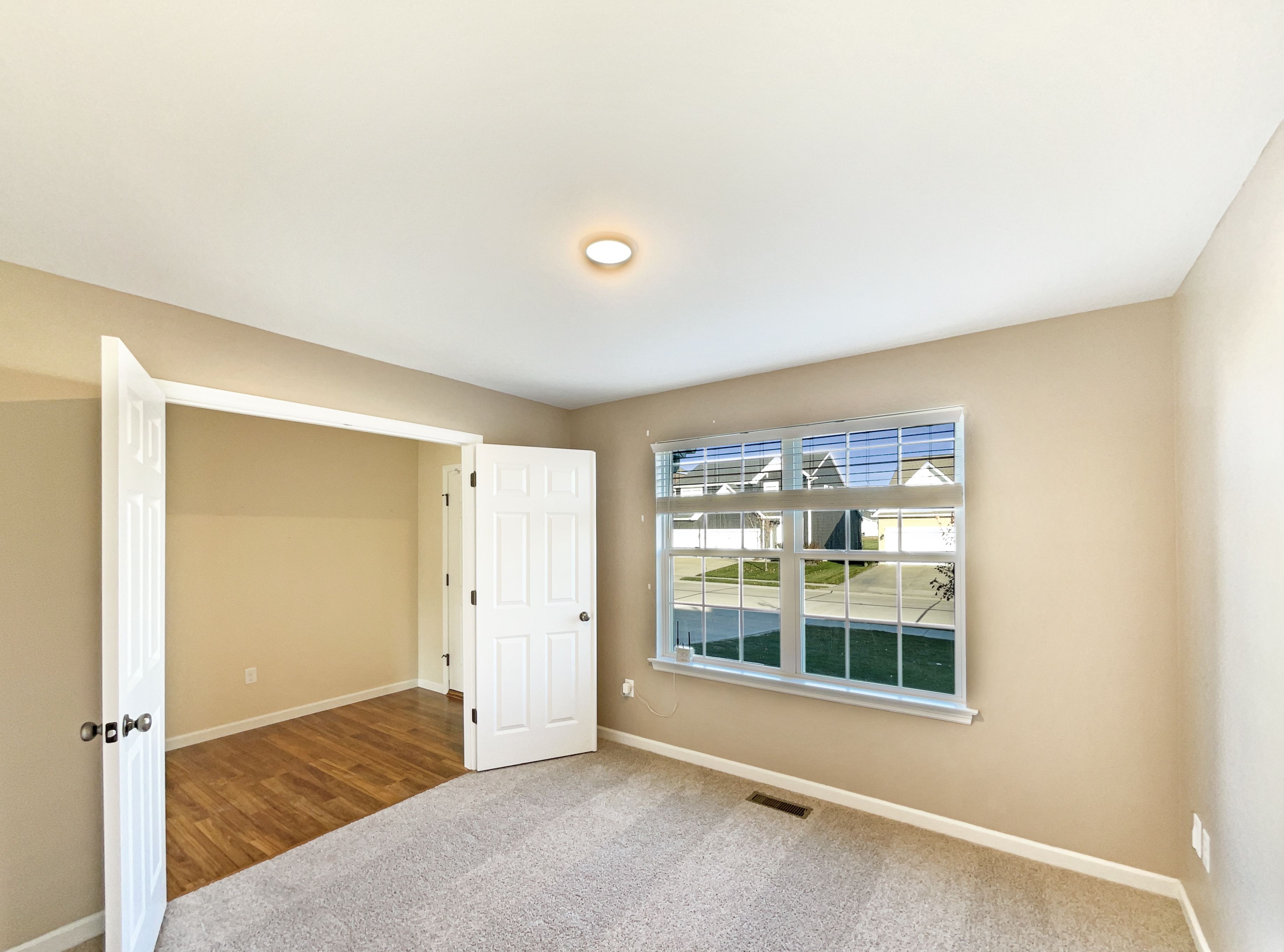 Photo 11 of 23 of 1561 Misty River Dr, Saint Paul, MO