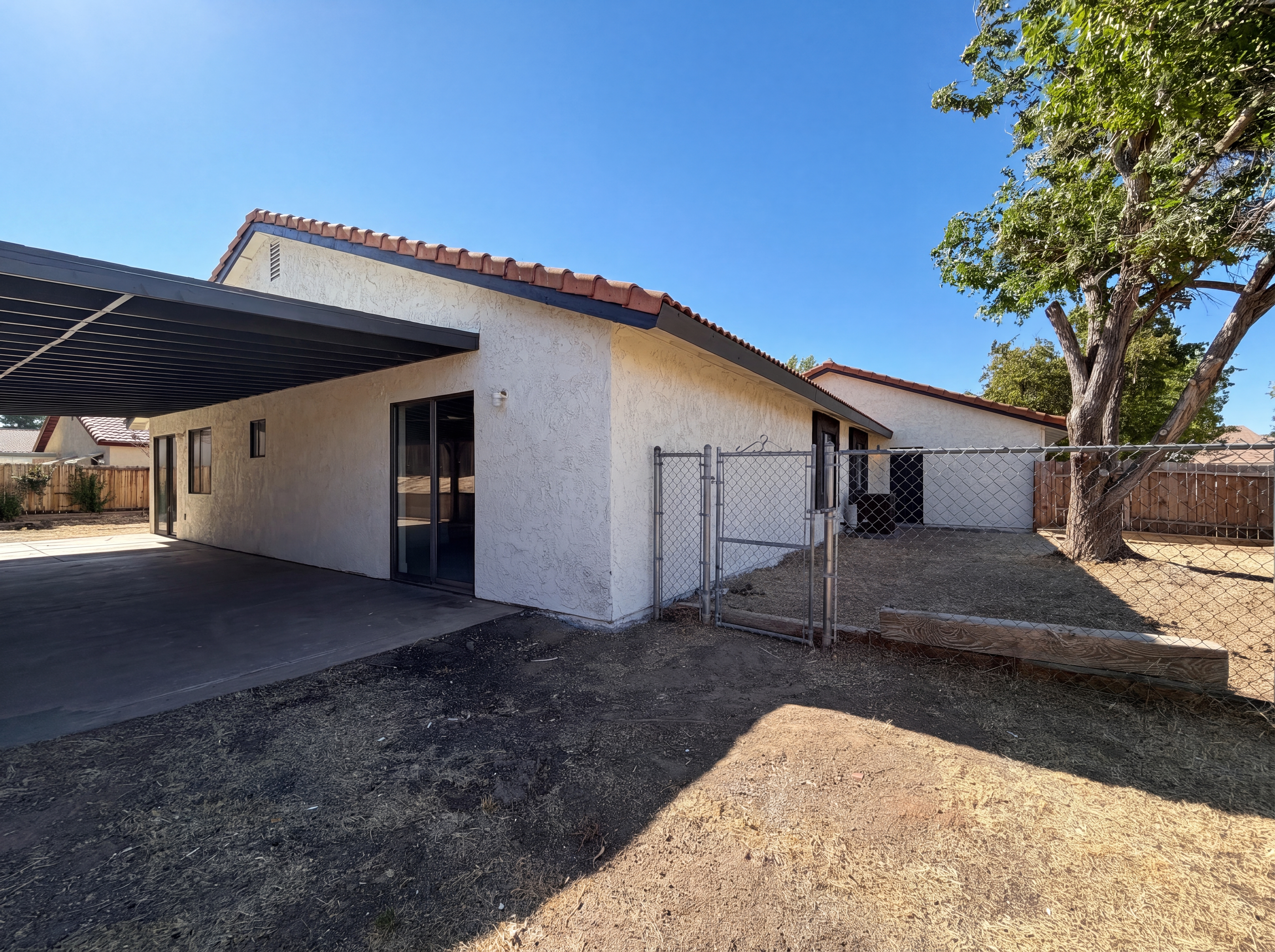 Photo 5 of 25 of 42355 Willeta Ave, Lancaster, CA