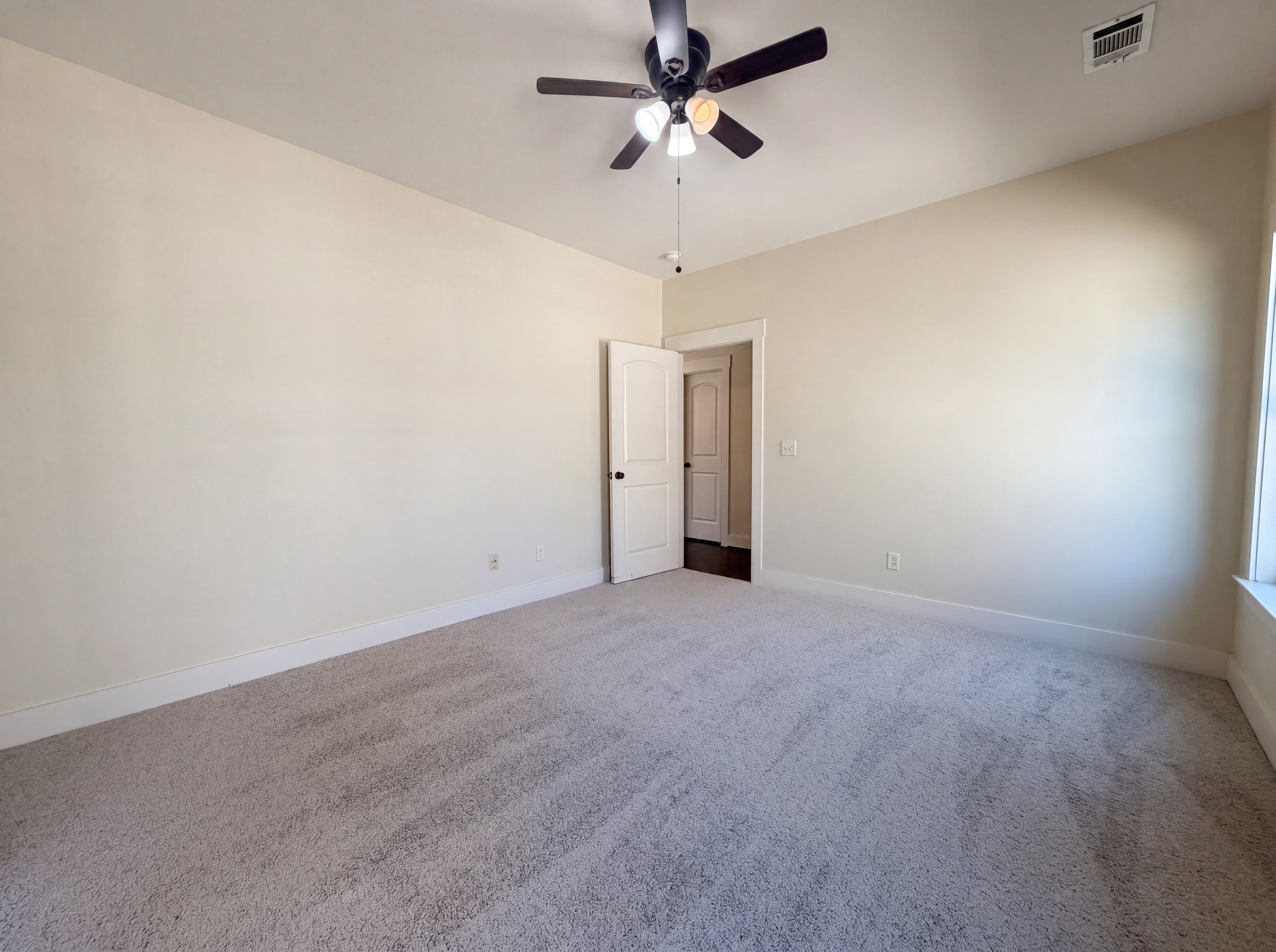 Photo 9 of 22 of 5257 Meadow Ridge Trl, Bessemer, AL