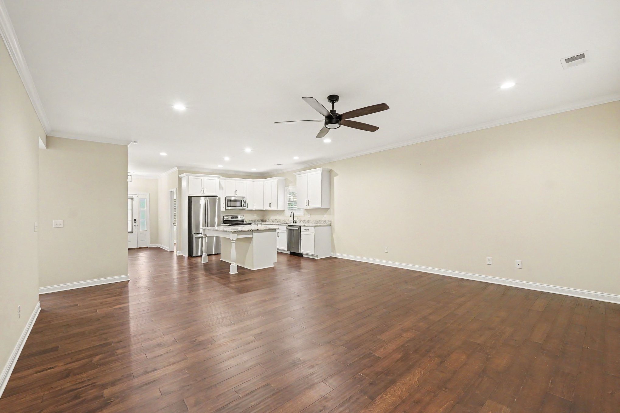 Photo 3 of 16 of 623 Washburn Ave, Louisville, KY