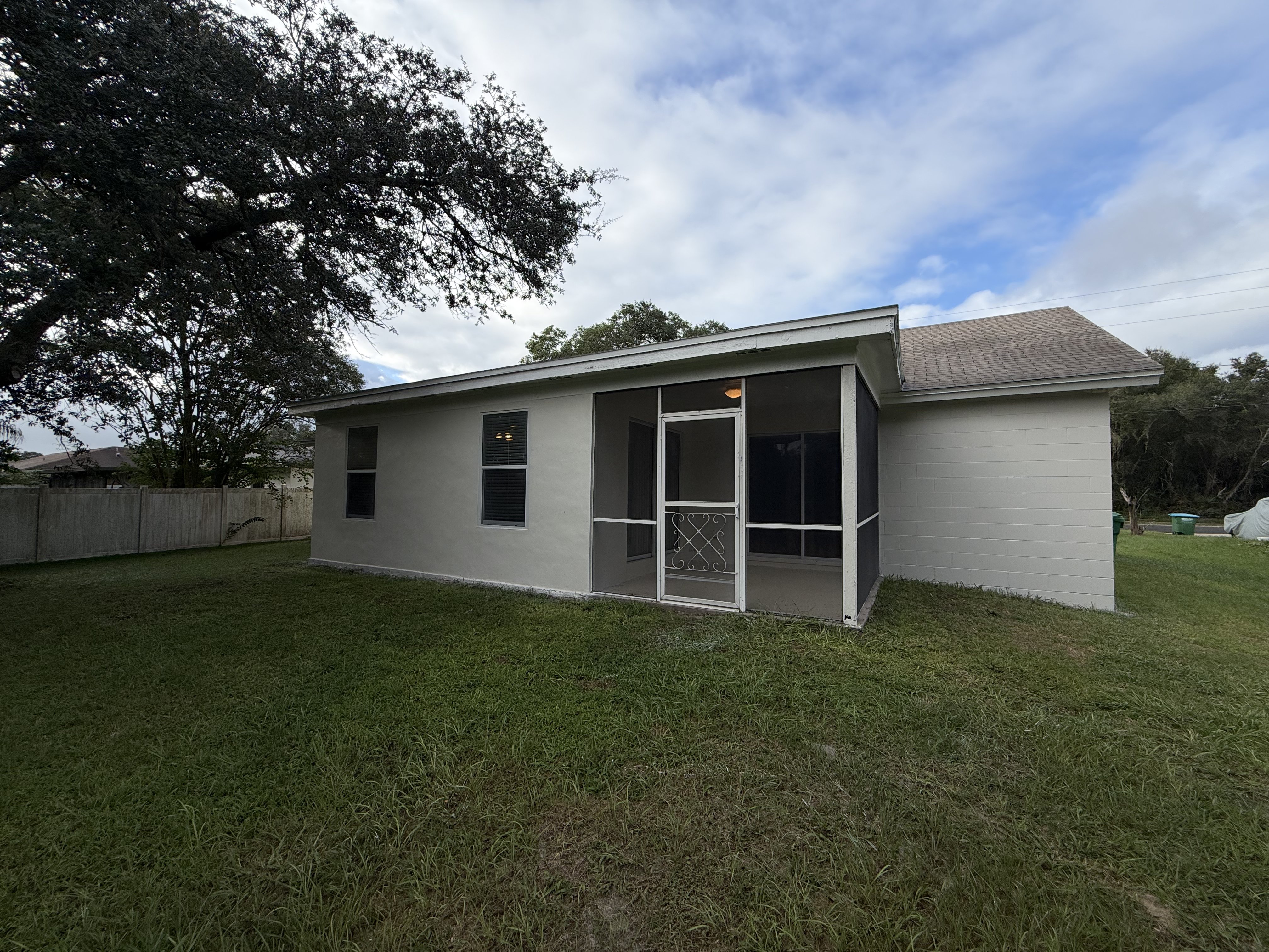 Photo 5 of 26 of 881 Vicksburg St, Deltona, FL