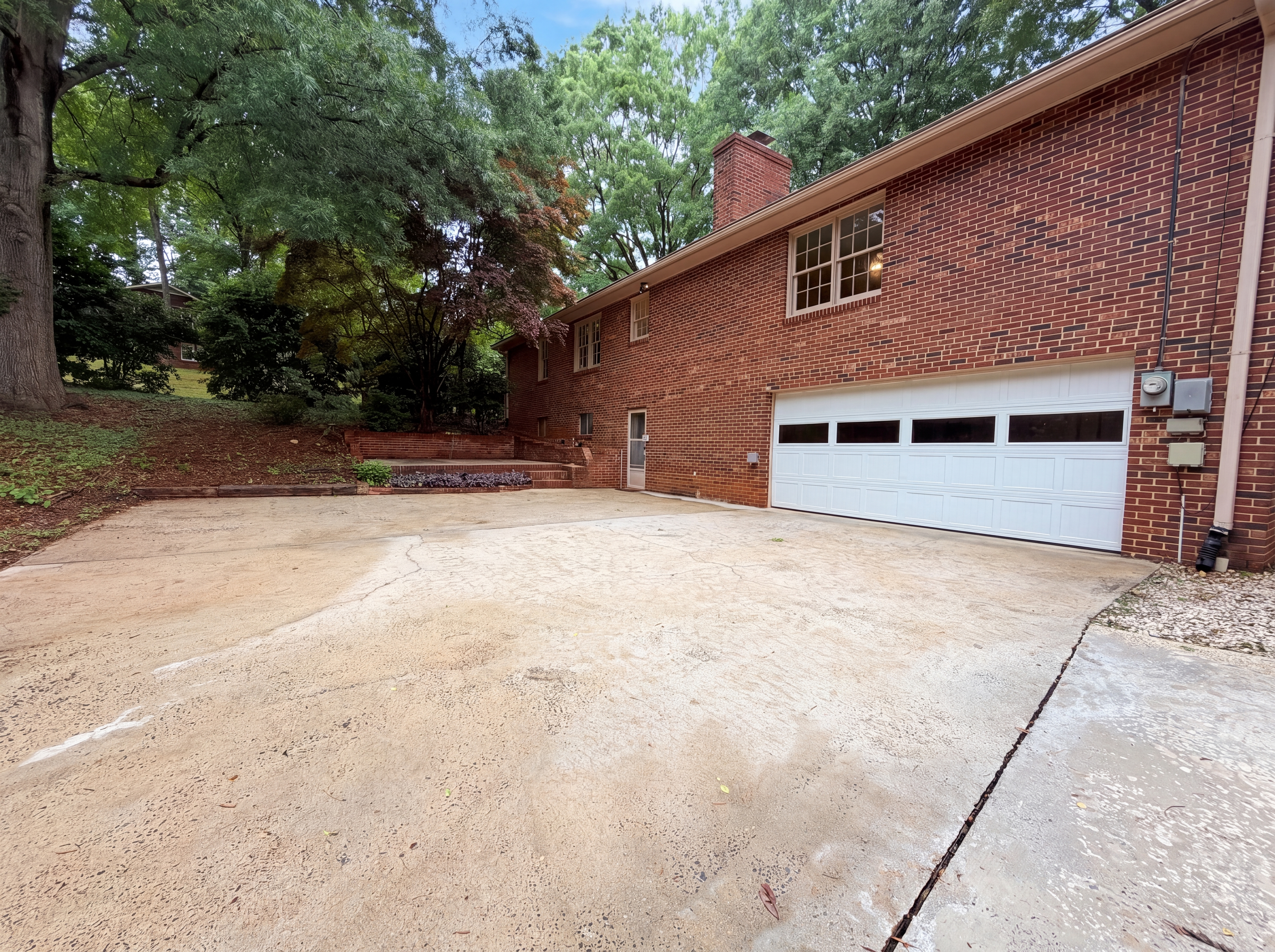 Photo 5 of 18 of 3010 Hope Valley Rd, Winston Salem, NC