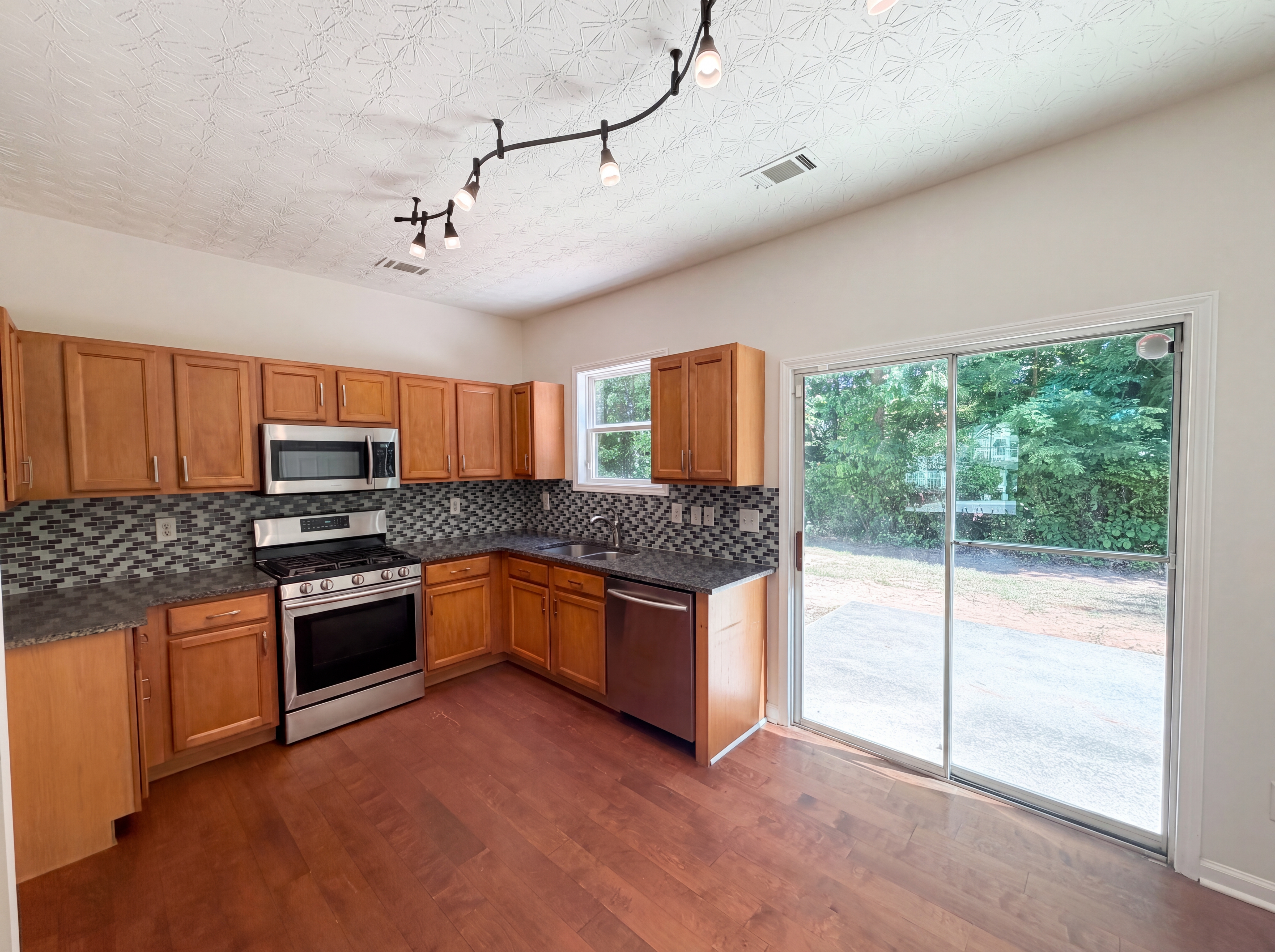 Photo 8 of 22 of 603 Marsh Lake Rd, Lawrenceville, GA