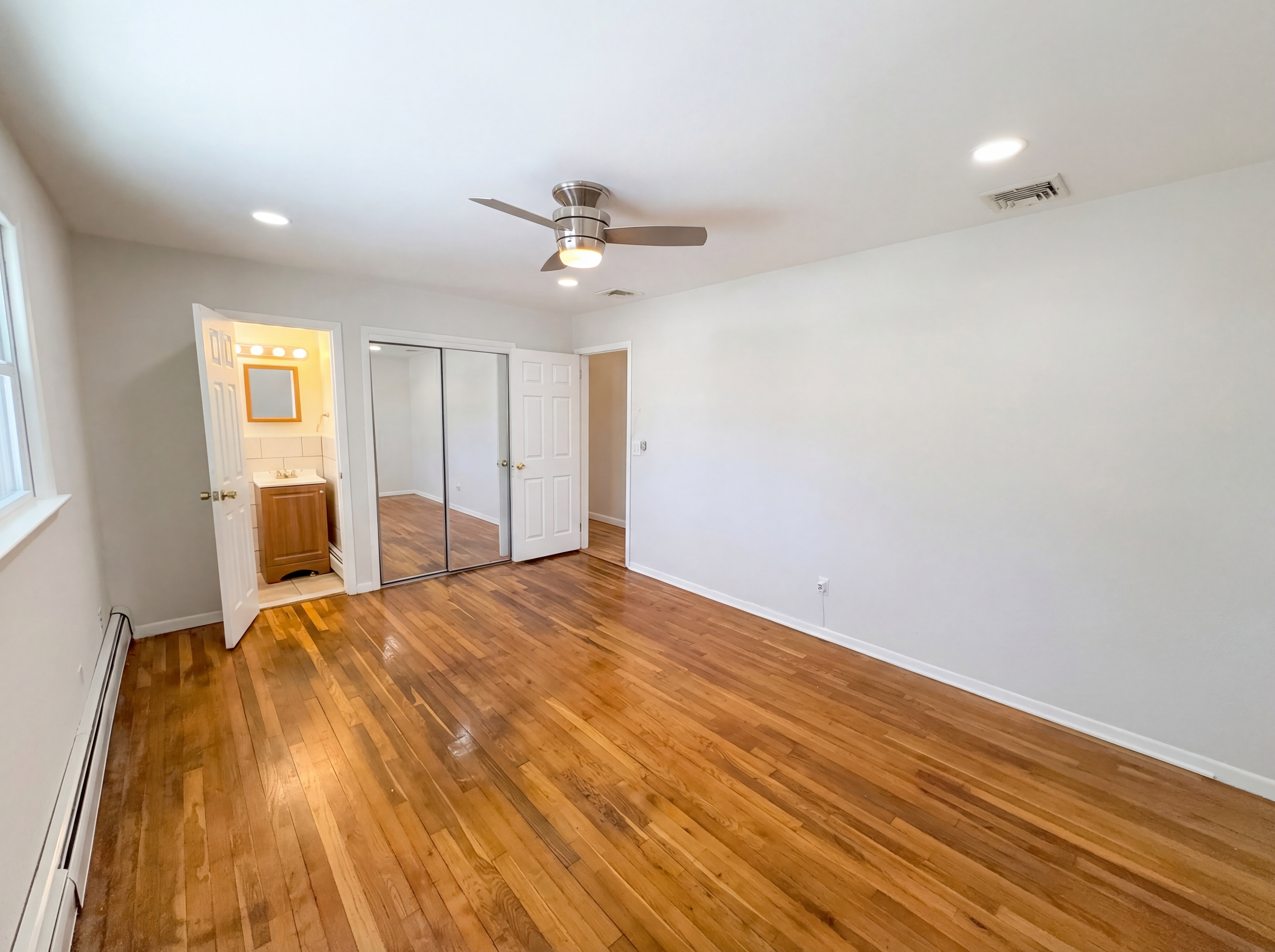 Photo 9 of 31 of 2622 Cleveland Ave, Township Of Washington, NJ