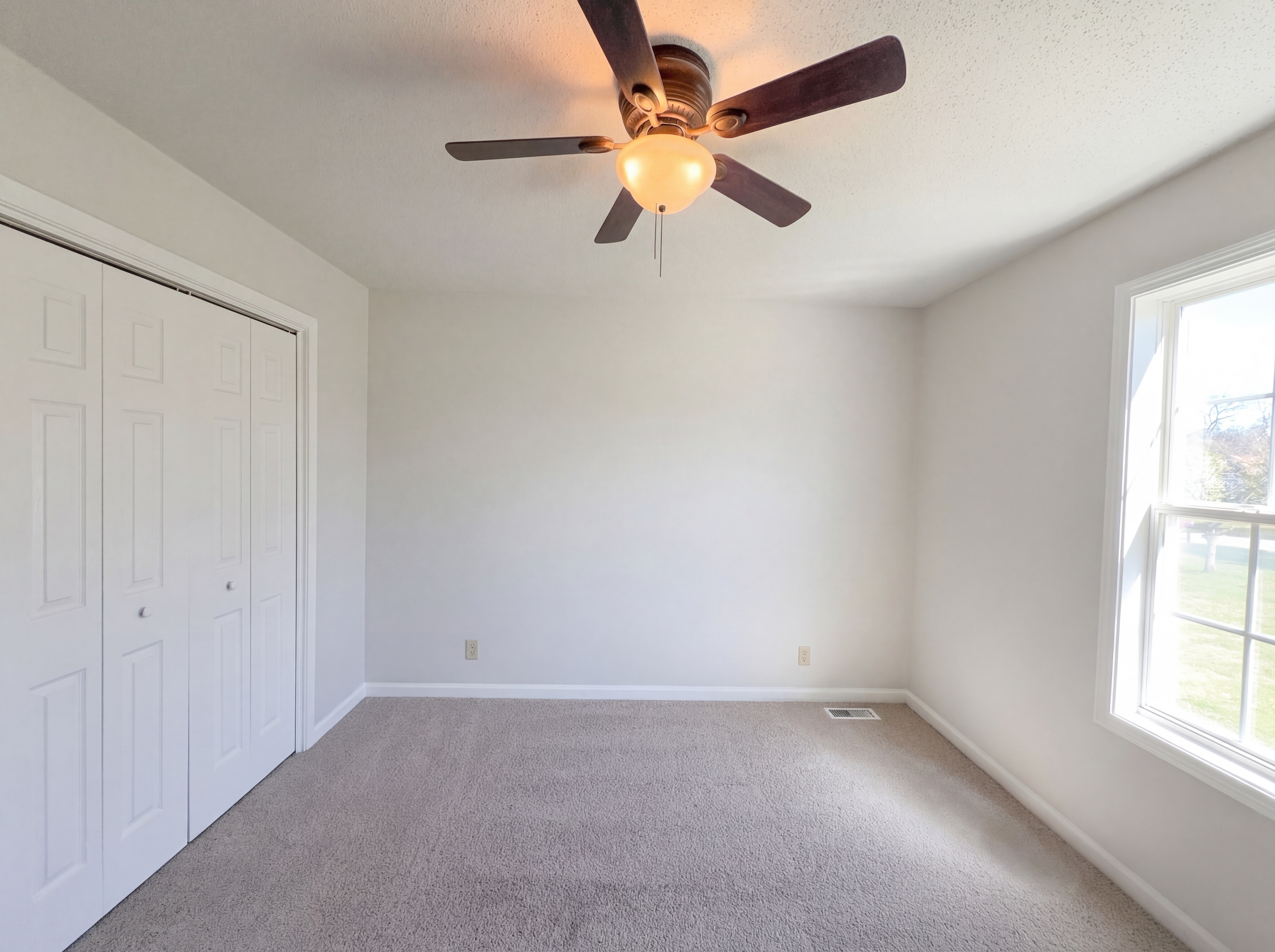 Photo 4 of 15 of 1690 Sparkleberry Dr, Clarksville, TN